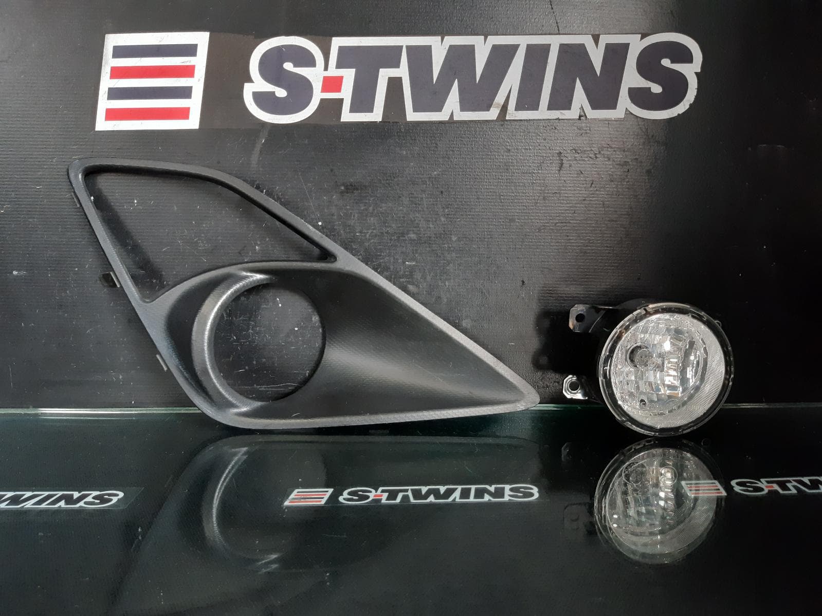 Used auto part listing image: 2014 TOYOTA 86 RIGHT INDICATOR FOG SIDE BUMPER FOGLAMP, ZN6, 04/12-09/16 0000171840