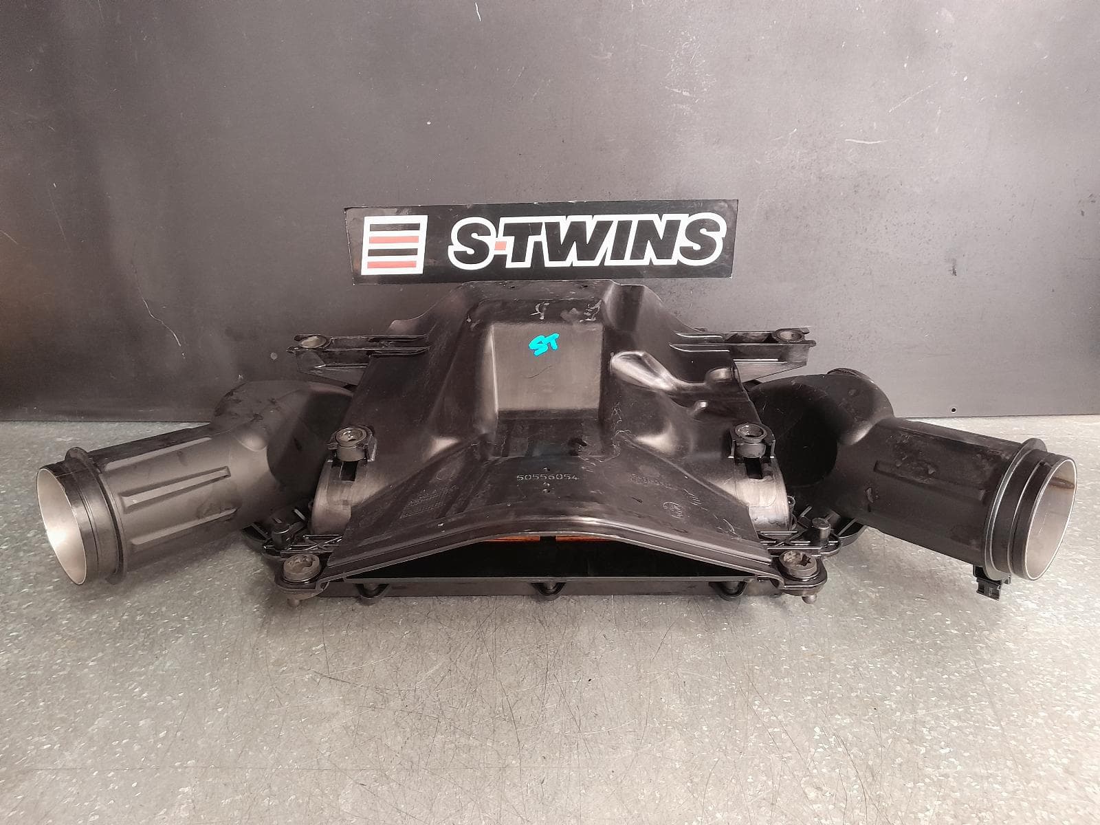 Used auto part listing image: 2020 ALFA ROMEO STELVIO AIR CLEANER BOX 949, 01/18- 0000321329