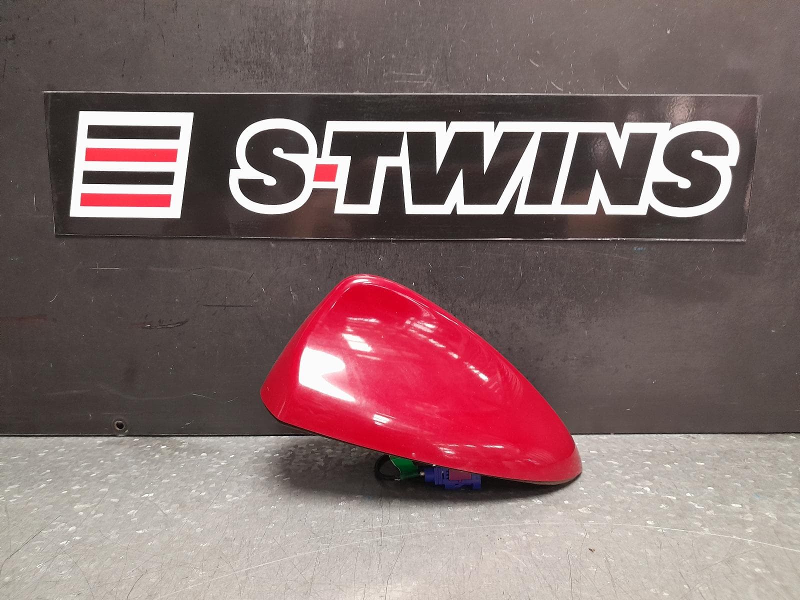 Used auto part listing image: 2020 ALFA ROMEO STELVIO ANTENNA 949, 01/18- 0000353602