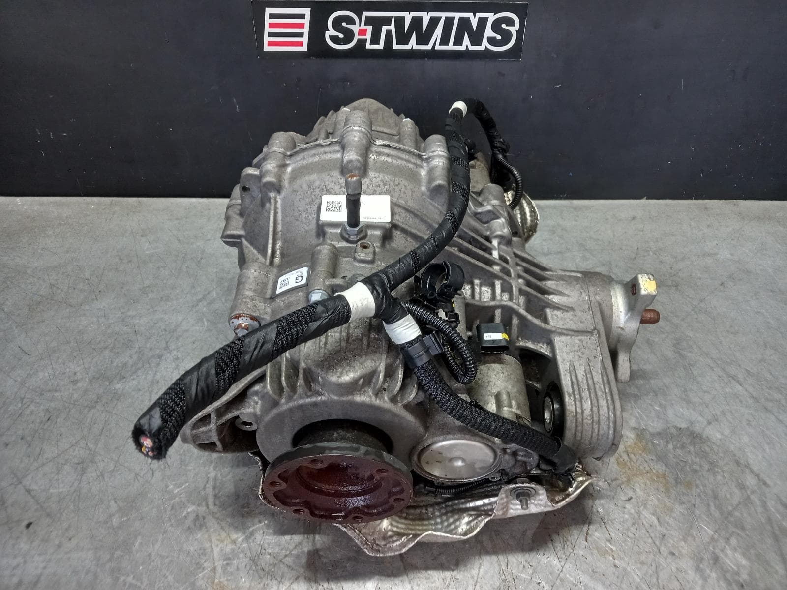 Used auto part listing image: 2020 ALFA ROMEO STELVIO DIFFERENTIAL CENTRE 949, REAR, 2.9, PETROL, 01/18- 0000353605