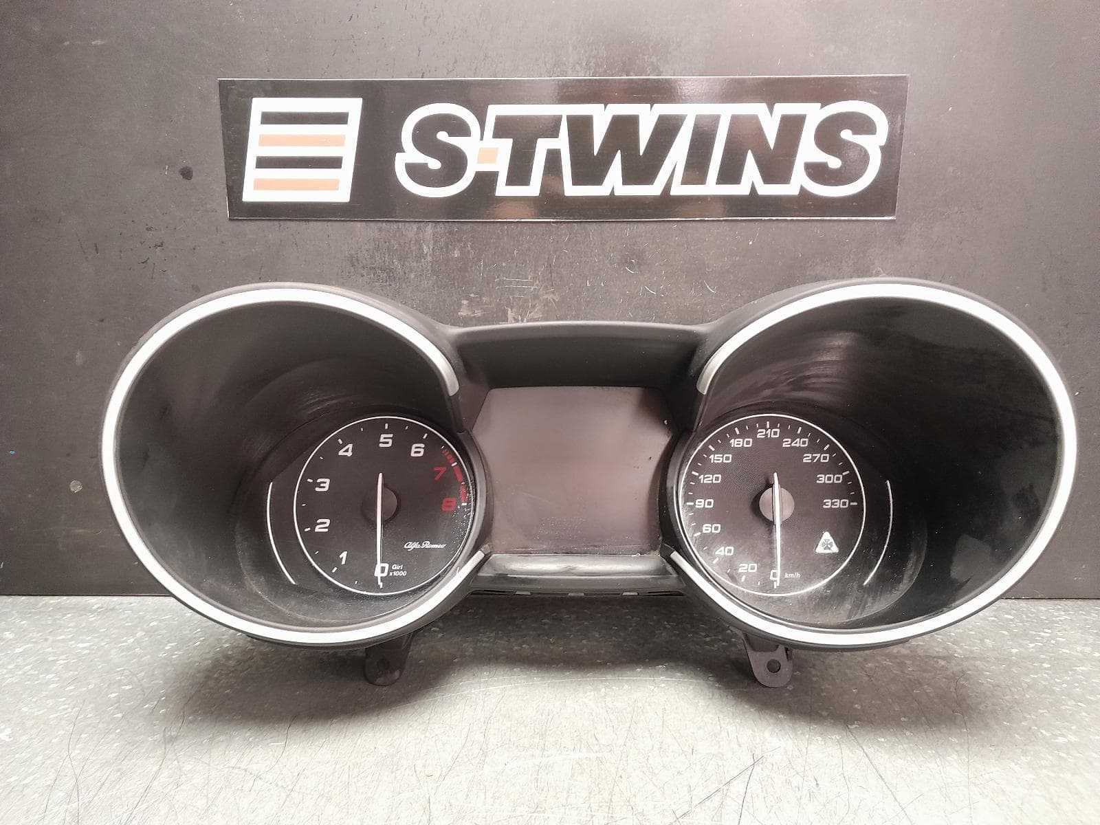 Used auto part listing image: 2020 ALFA ROMEO STELVIO INSTRUMENTCLUSTER DISPLAY CLUSTER, 7IN, PETROL, 2.9, BI-TURBO, 949, 01/18- 0000353608