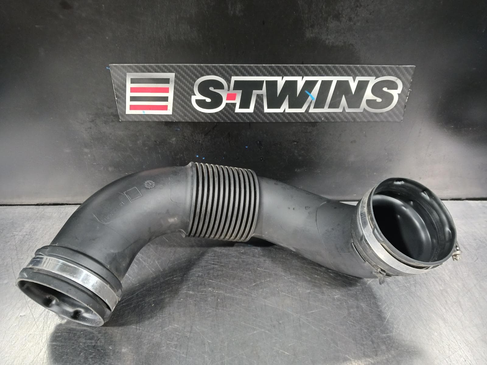 Used auto part listing image: 2021 RENAULT TRAFIC AIR CLEANER DUCT HOS X82, 01/15- 0000231230