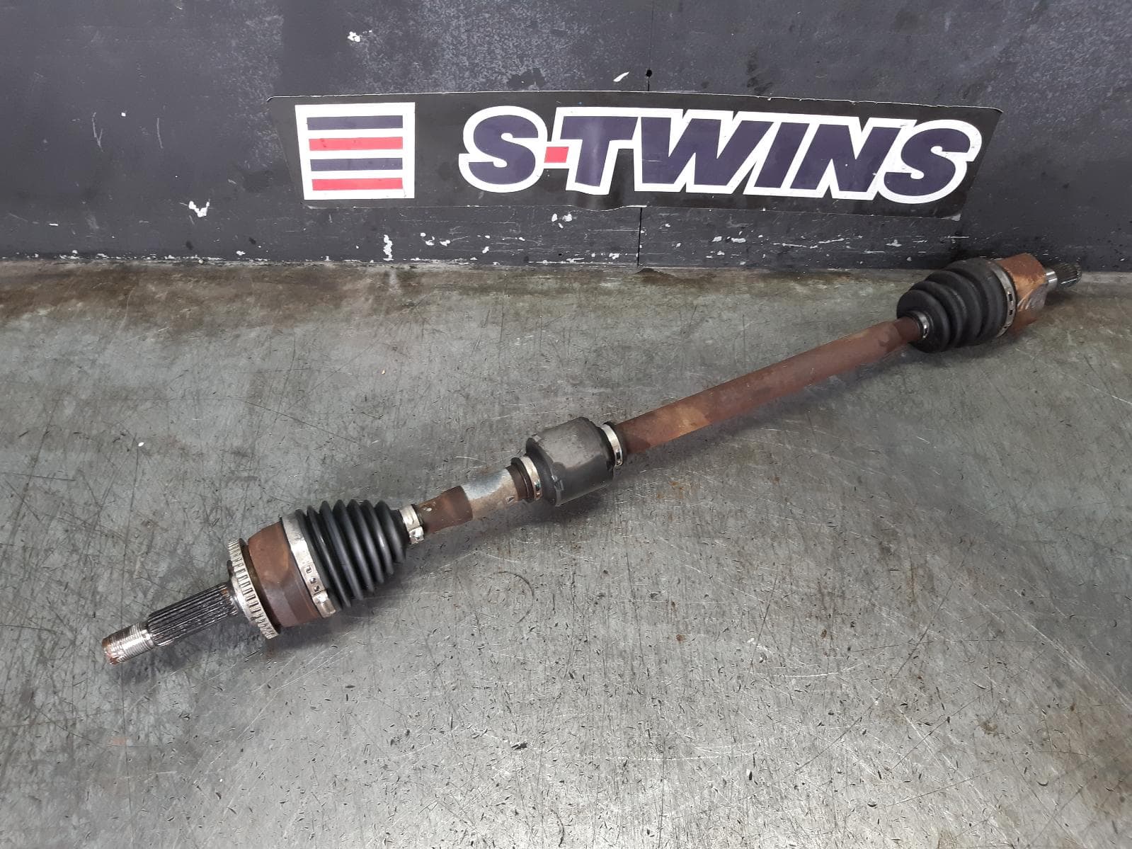 Used auto part listing image: 2012 HYUNDAI ACCENT RIGHT DRIVESHAFT MANUAL T/M, PETROL, 1.6, RB, 07/11-09/19 0000172928