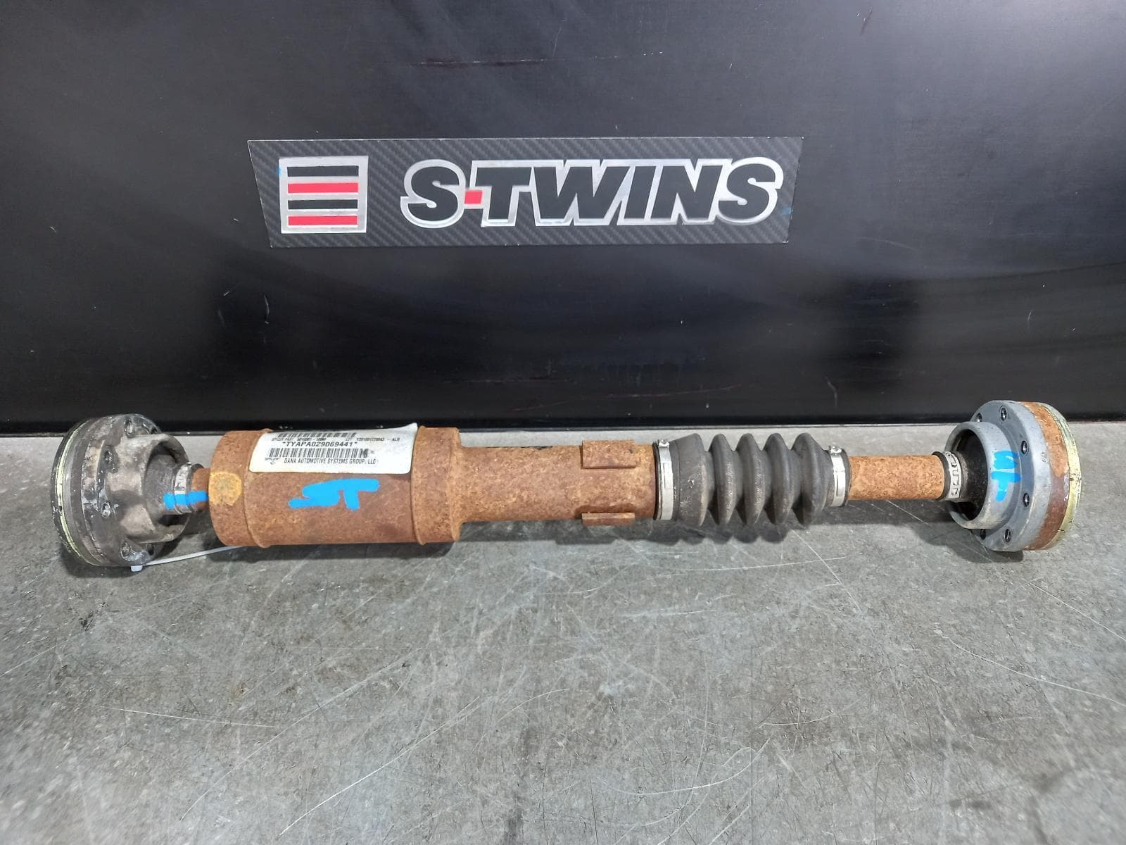 Used auto part listing image: 2010 JEEP WRANGLER REAR PROP SHAFT 3.8, PETROL, AUTO T/M, 2DR, SPORT, JK, 12/06-12/11 0000181886