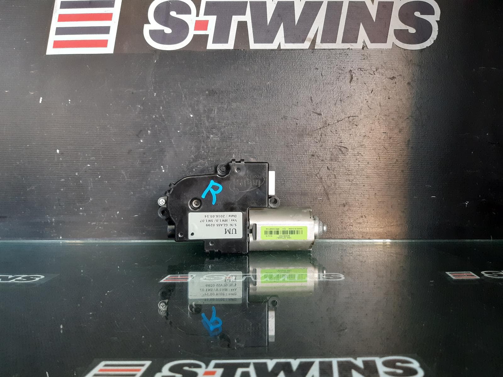 Used auto part listing image: 2016 KIA SORENTO SUNROOF MOTOR UM, RH SIDE, 03/15-01/20 0000175007