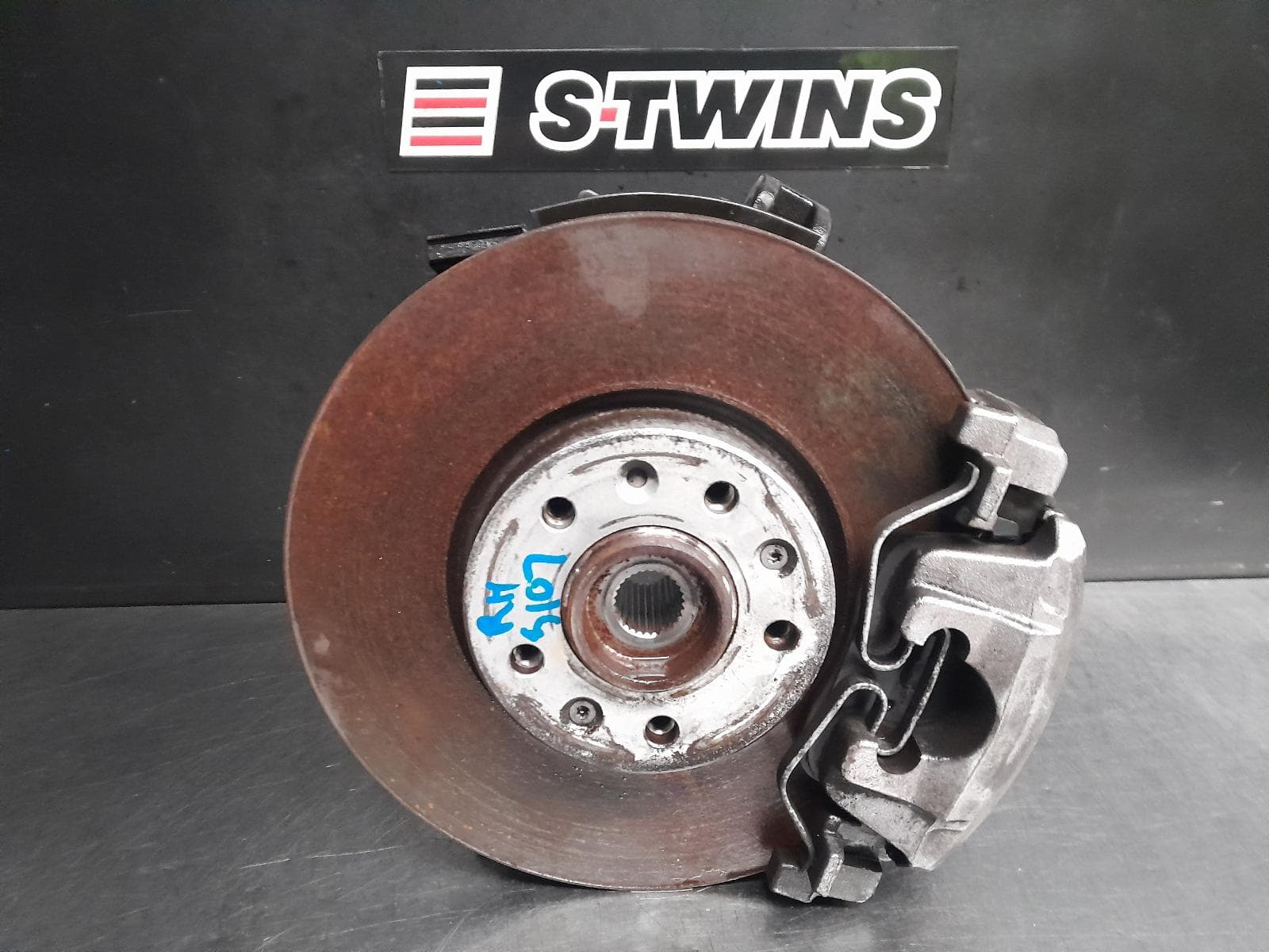 Used auto part listing image: 2019 PEUGEOT EXPERT RIGHT FRONT HUB ASSEMBLY K0, 04/18- 0000272916