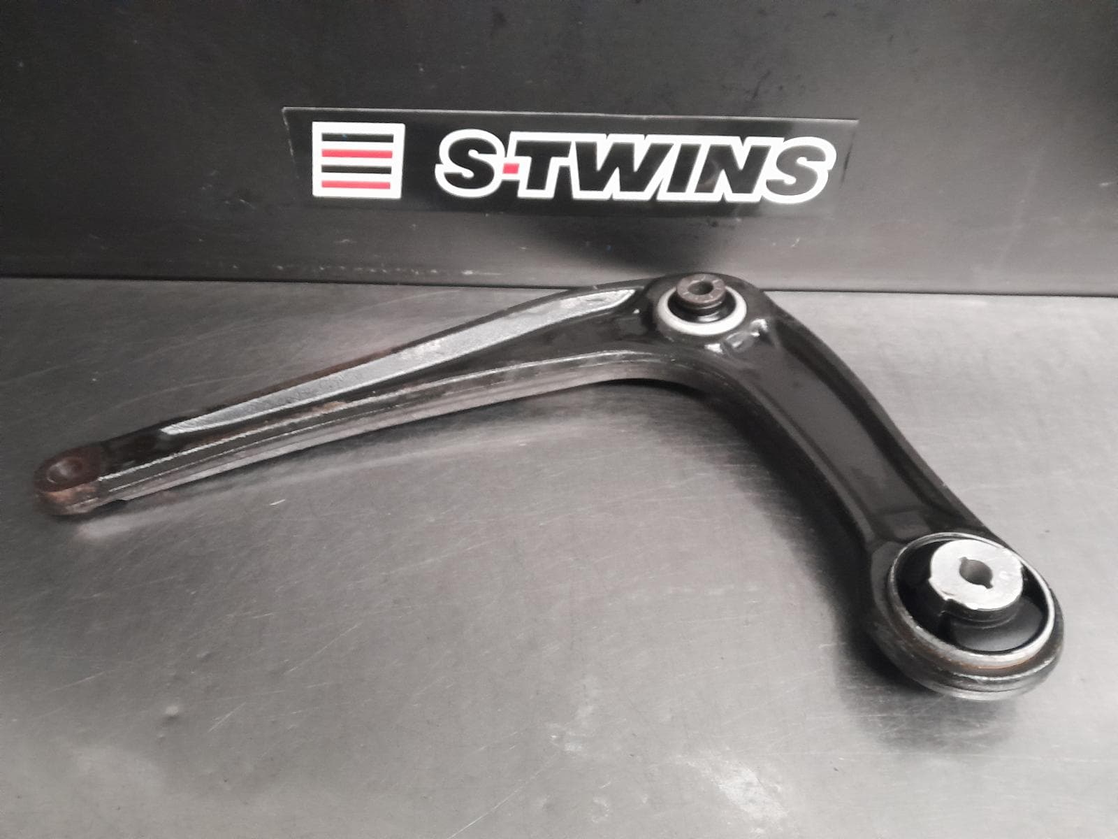 Used auto part listing image: 2019 PEUGEOT EXPERT RIGHT FRONT LOWER CONTROL ARM K0, 04/18- 0000272920