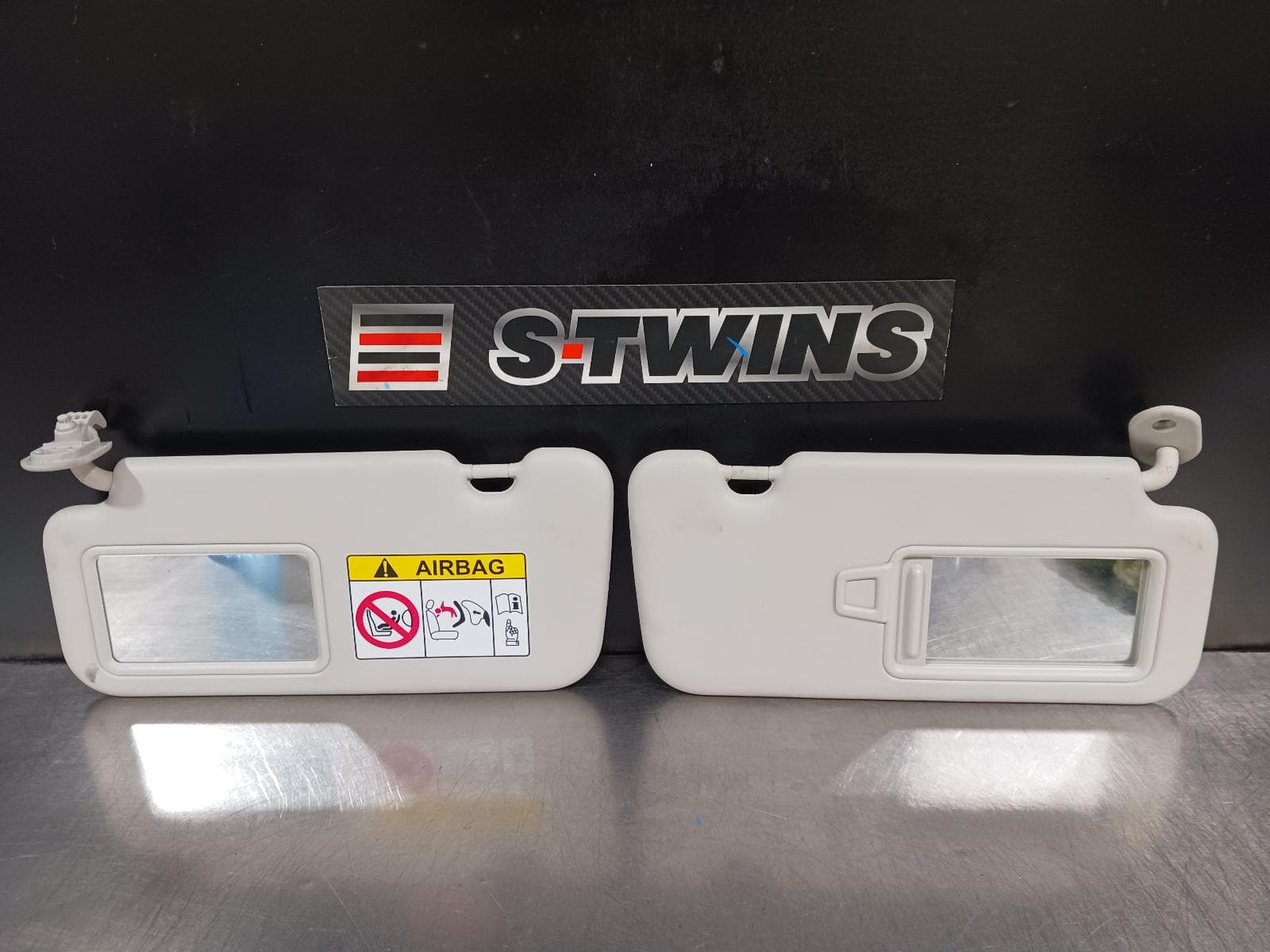Used auto part listing image: 2019 HYUNDAI VENUE SUNVISOR PAIR, QX, 06/19- 0000234816