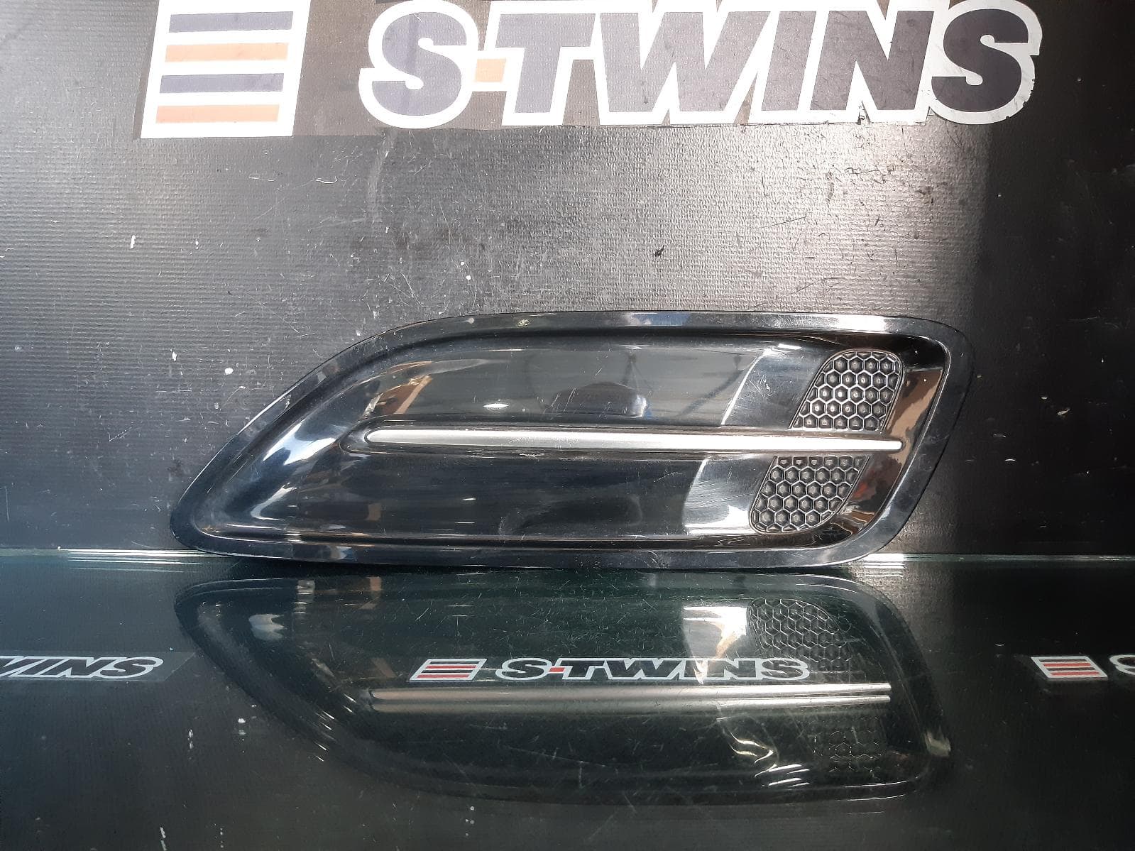 Used auto part listing image: 2019 KIA STINGER BONNET SCOOP BONNET GRILLE (RH SIDE), CK, 06/17-04/23 0000179531