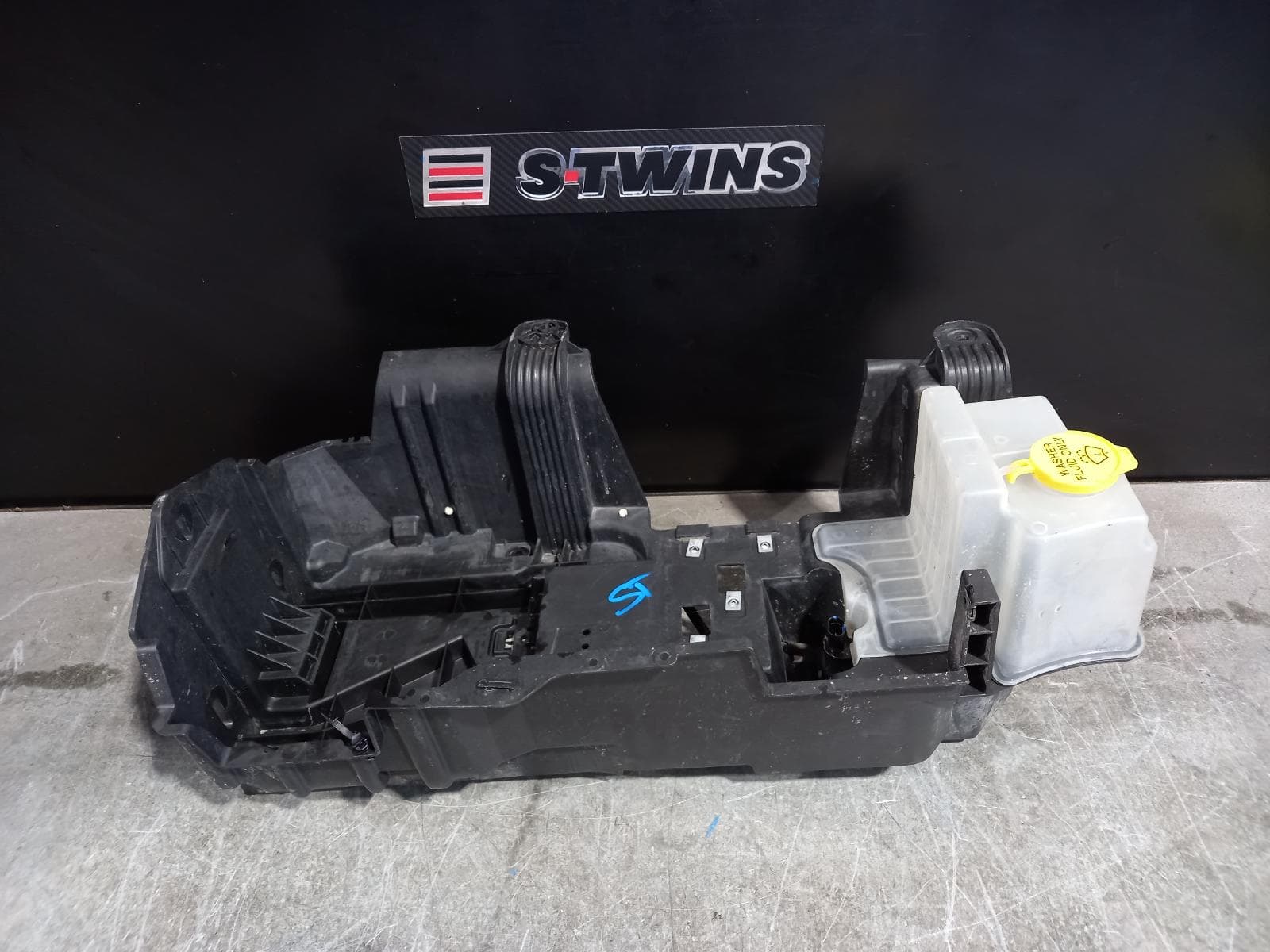 Used auto part listing image: 2010 JEEP WRANGLER BATTERY TRAY JK, 12/06-07/18 0000182504