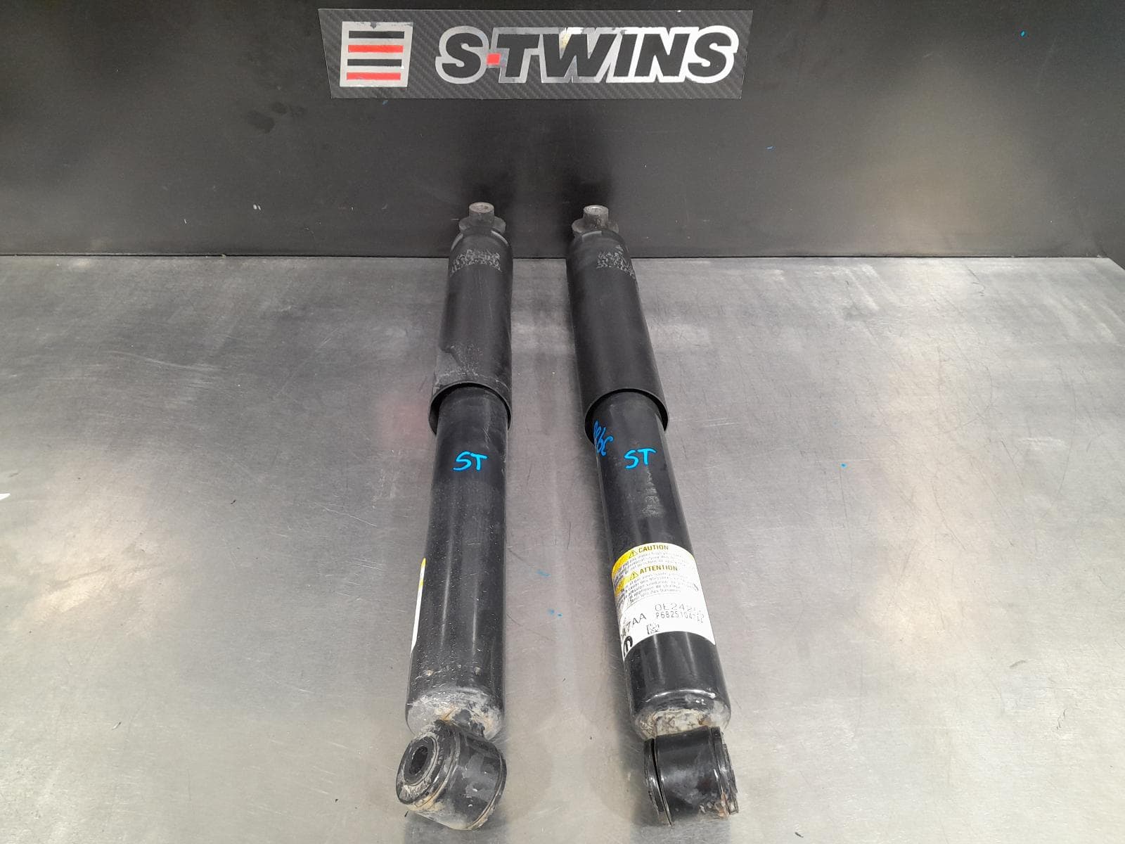 Used auto part listing image: 2019 JEEP WRANGLER SHOCK ABSORBER JL, 08/18- 0000183120