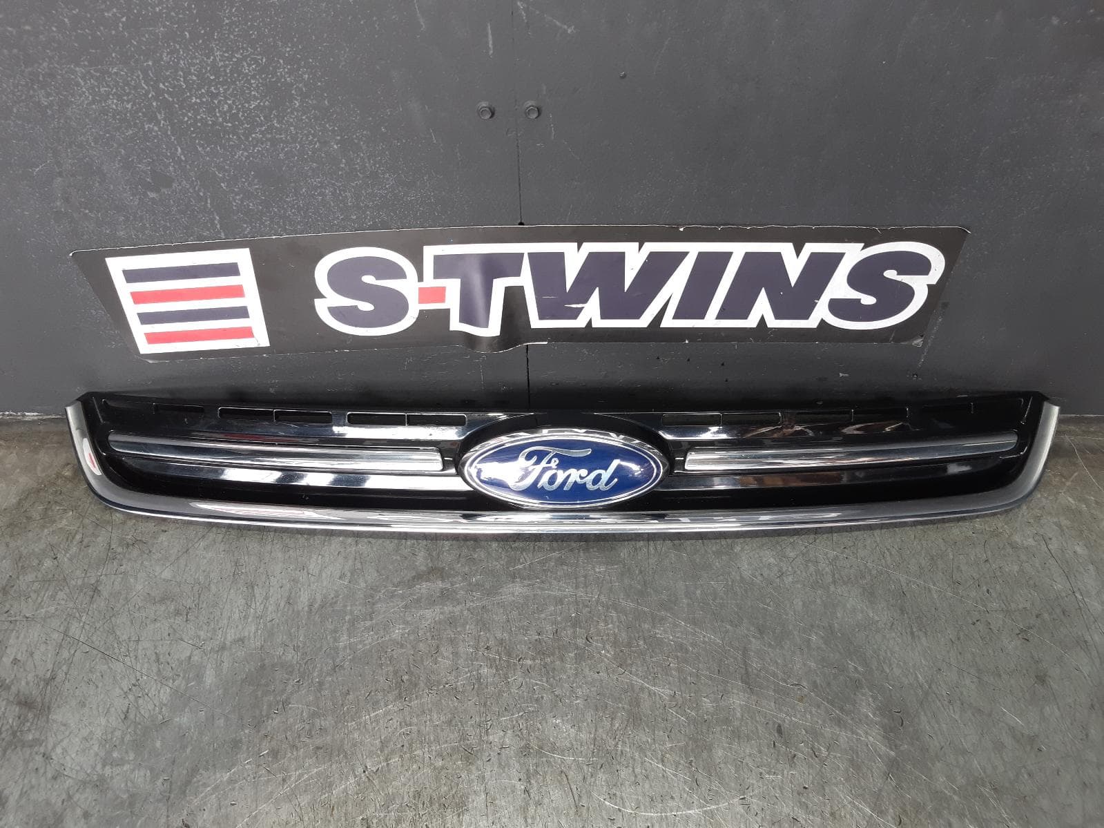 Used auto part listing image: 2014 FORD KUGA GRILLE RADIATOR GRILLE, TF, TREND/AMBIENTE, 11/12-09/16 0000184472