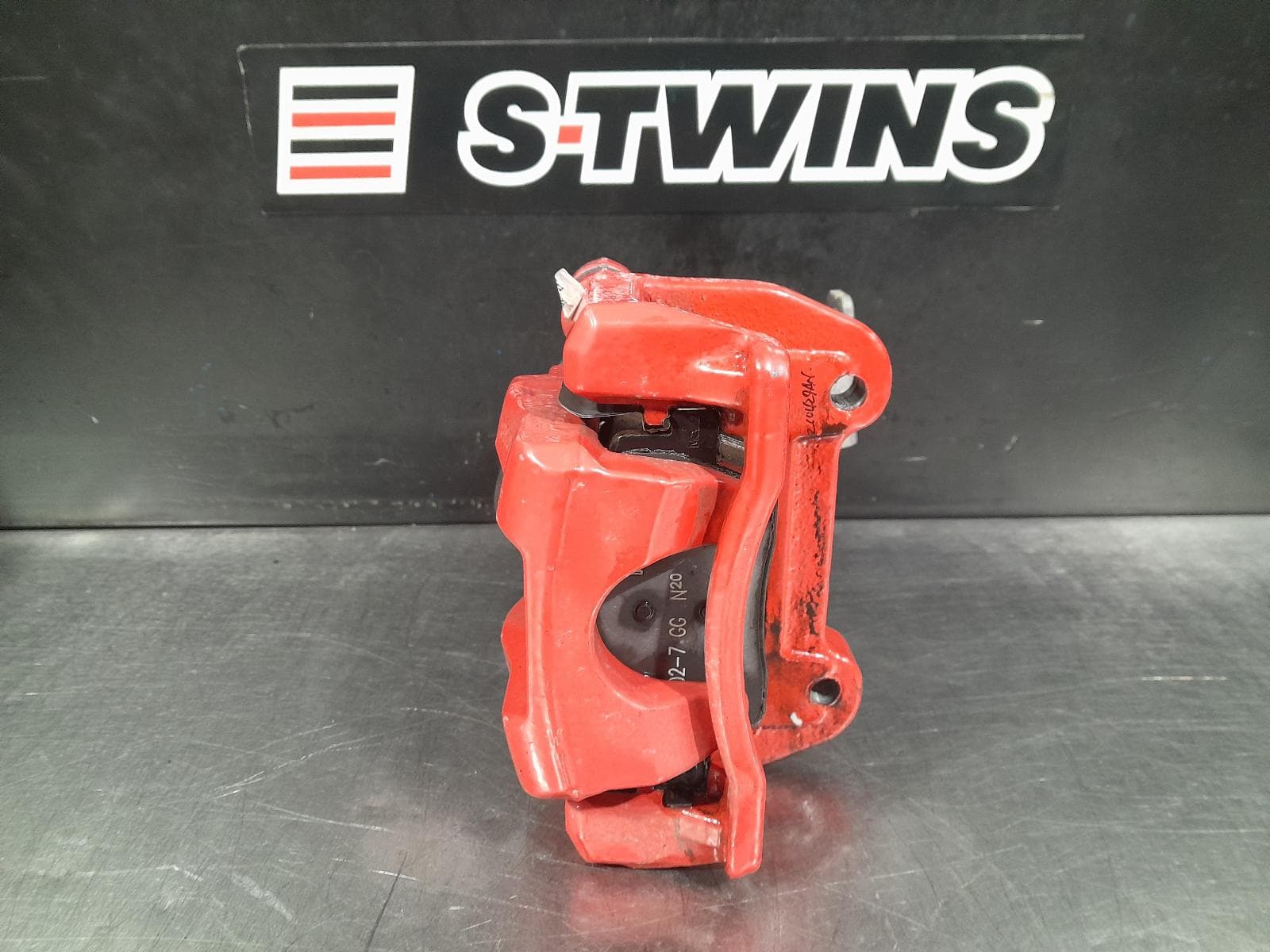 Used auto part listing image: 2021 HYUNDAI I30 CALIPER RH REAR, PD, HATCH/FASTBACK (CZECH TMAH VIN), RED, N, 03/21- 0000283168