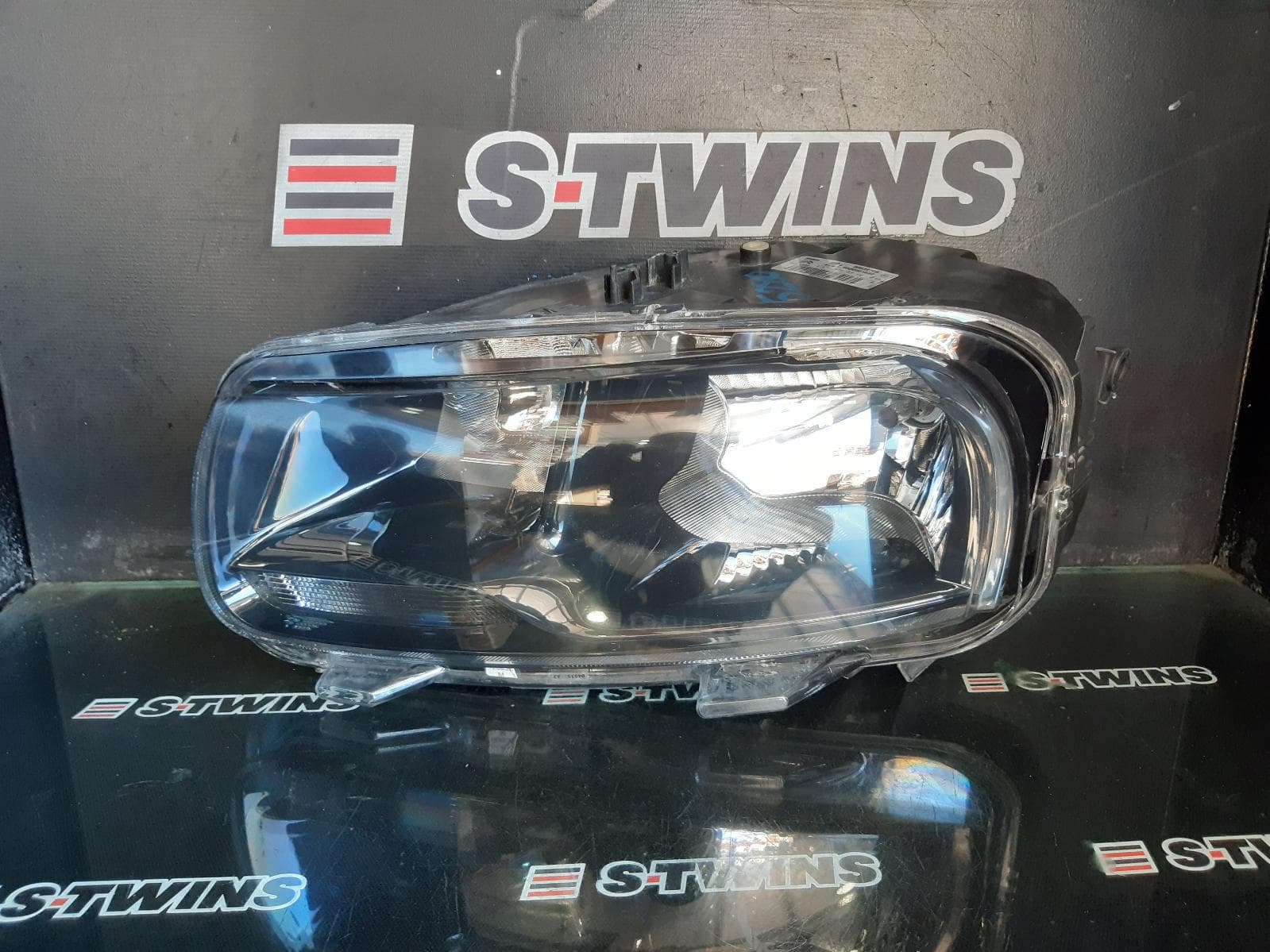 Used auto part listing image: 2017 CITROEN C4 CACTUS LEFT HEADLAMP E3, HALOGEN TYPE, 11/15-12/18 0000277397