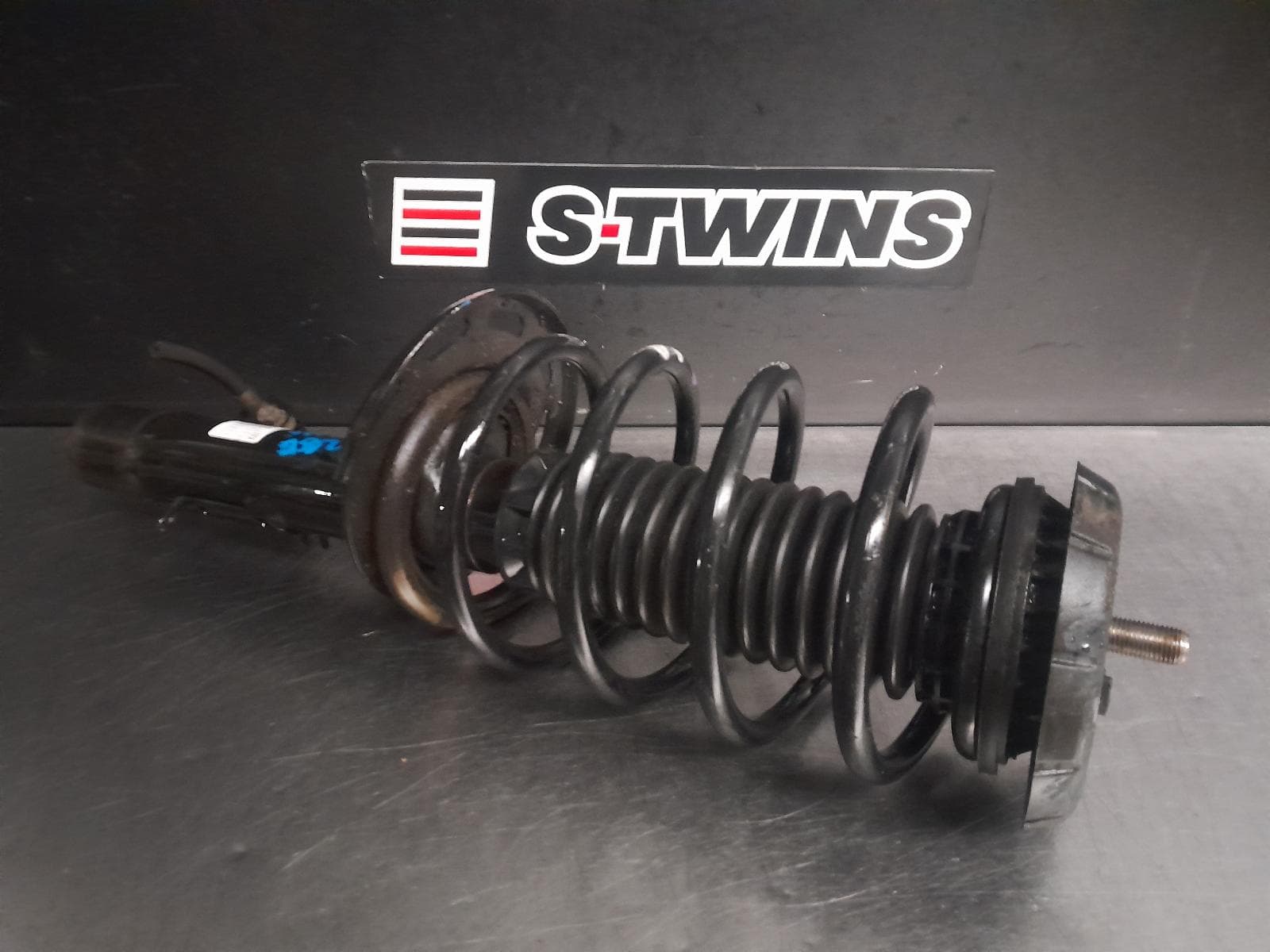 Used auto part listing image: 2017 CITROEN C4 CACTUS RIGHT FRONT STRUT E3, 11/15-12/18 0000277407