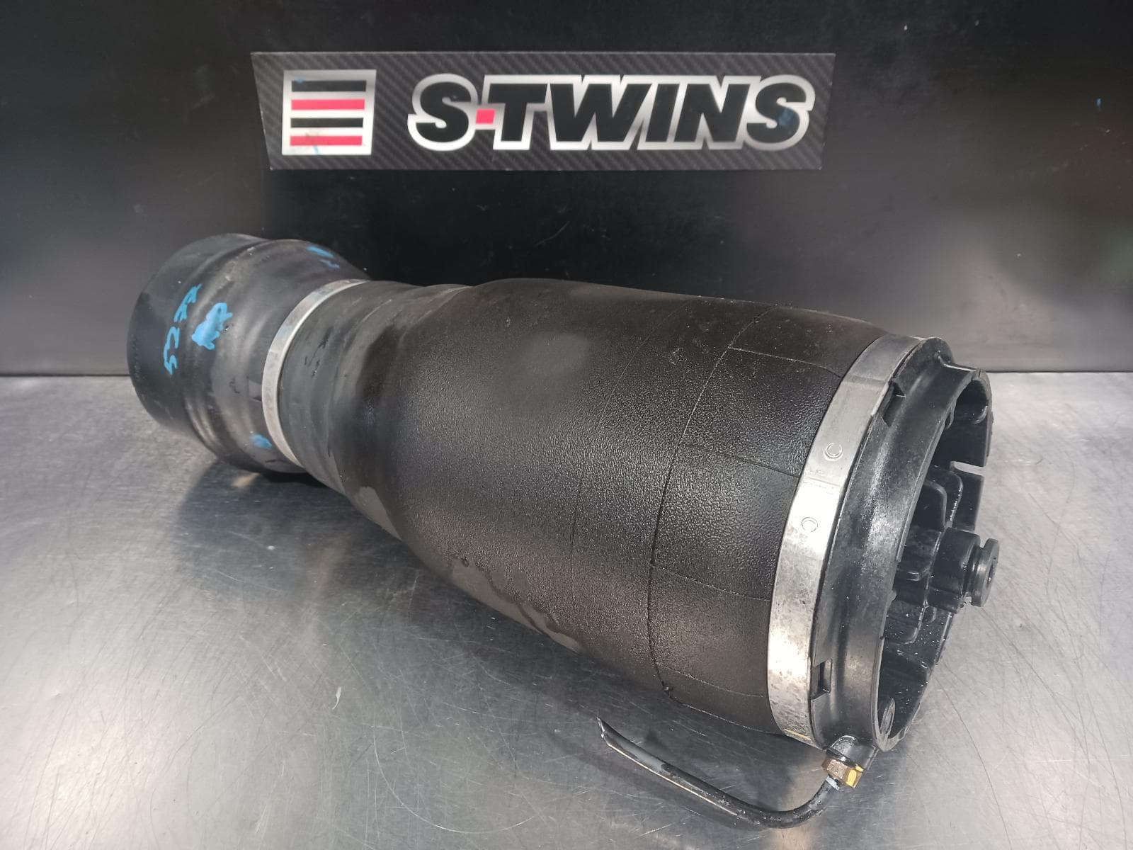 Used auto part listing image: 2018 LAND ROVER RANGEROVER SPORT REAR COIL SPRING L494, RH SIDE, AIRBAG SPRING, 06/13-04/22 0000207458