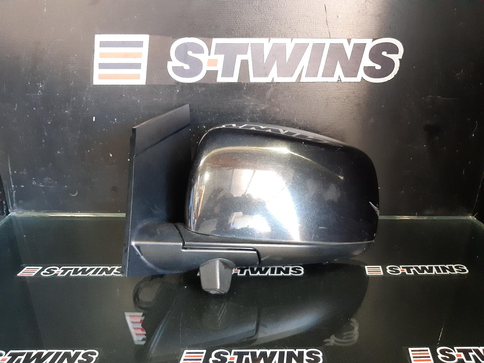 Used auto part listing image: 2010 CHRYSLER VOYAGER LEFT DOOR MIRROR RT, BLACK, NON INDICATOR TYPE, 03/08-12/14 0000185846