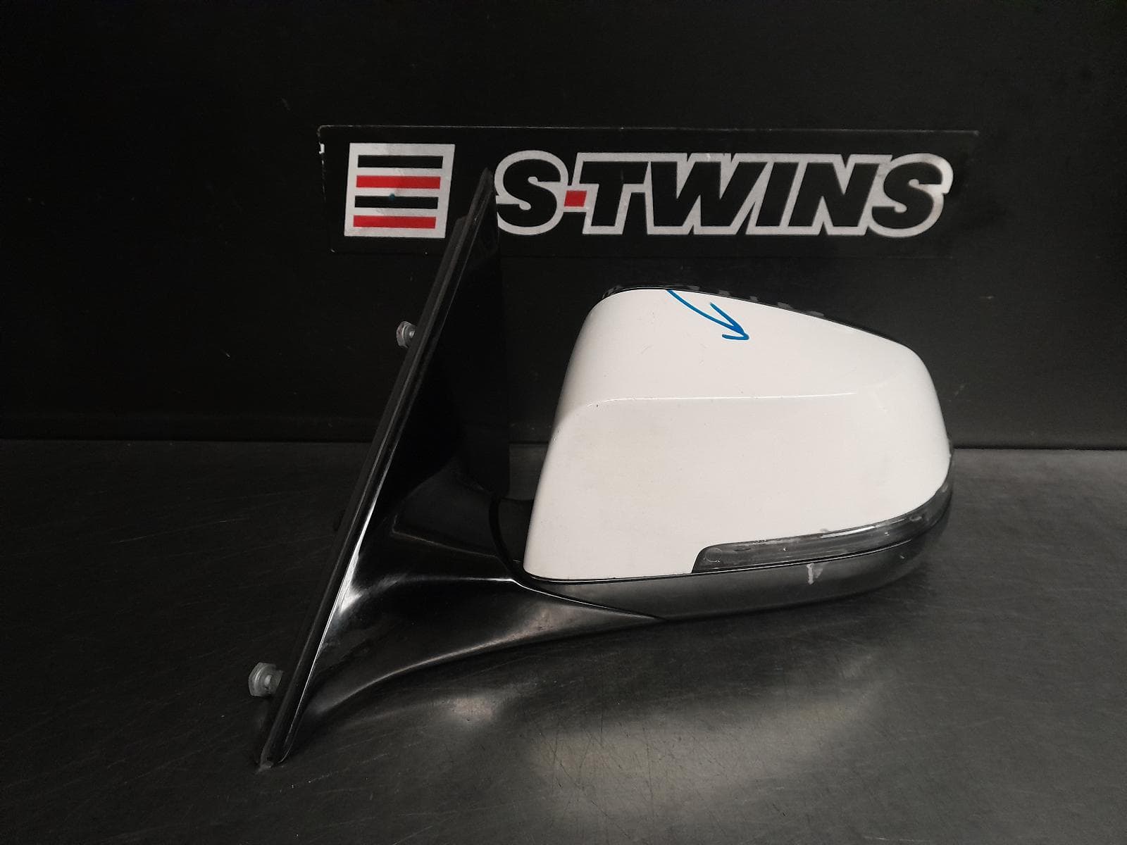 Used auto part listing image: 2013 BMW 5 SERIES LEFT DOOR MIRROR F10/F11, SEDAN/WAGON, M SPORT, W/ SEAT ADJ. & MEMORY TYPE ONLY, 07/13-01/17 0000189851