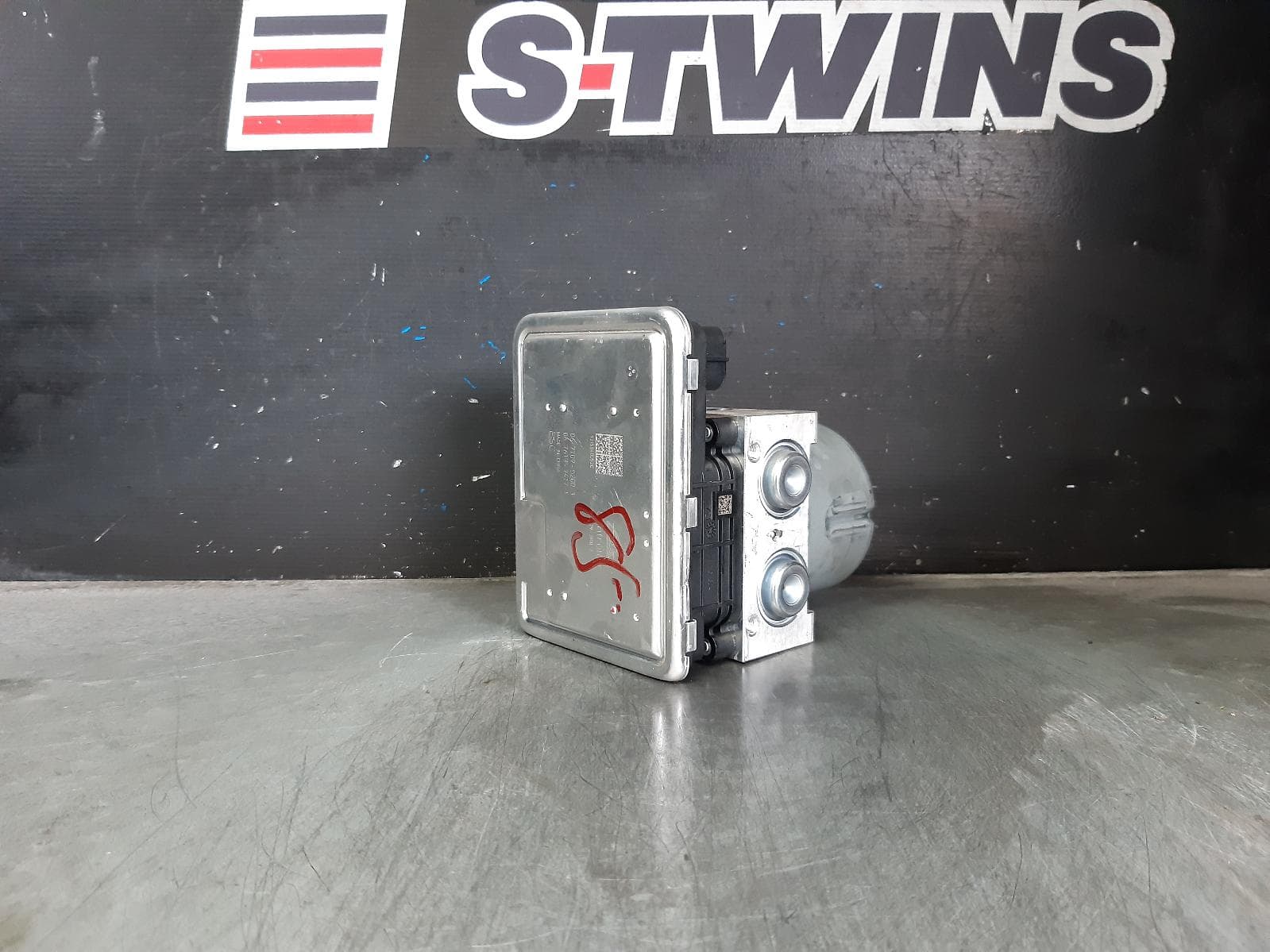 Used auto part listing image: 2021 MITSUBISHI ECLIPSE CROSS ABS PUMP MODULATOR YA-YB, P/N 4670B897, 11/17- 0000308210
