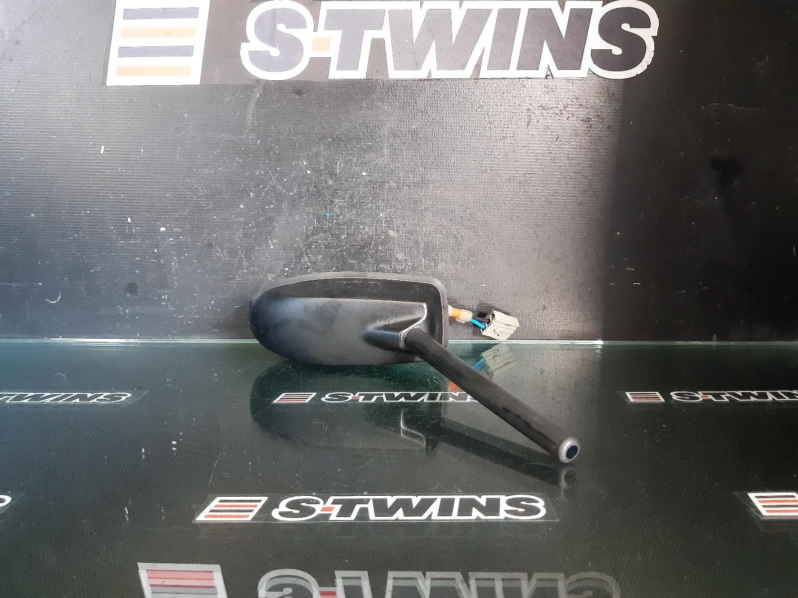 Used auto part listing image: 2022 KIA STONIC ANTENNA NON SHARK FIN TYPE, YB, 08/20- 0000184905