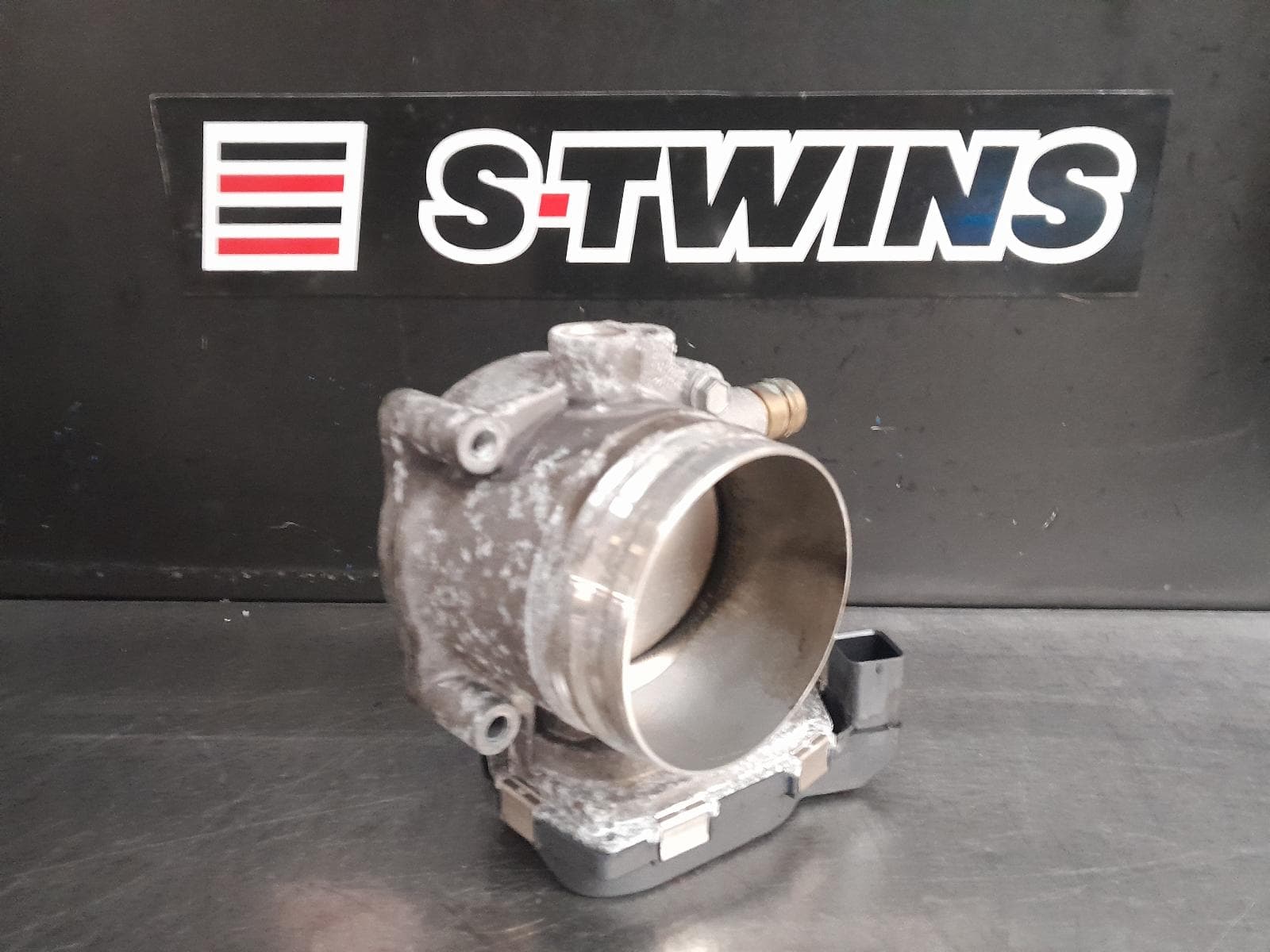 Used auto part listing image: 2014 BMW 6 SERIES THROTTLE BODY 3.0, PETROL, N55, F12/F13/F06, 05/11-08/18 0000268299