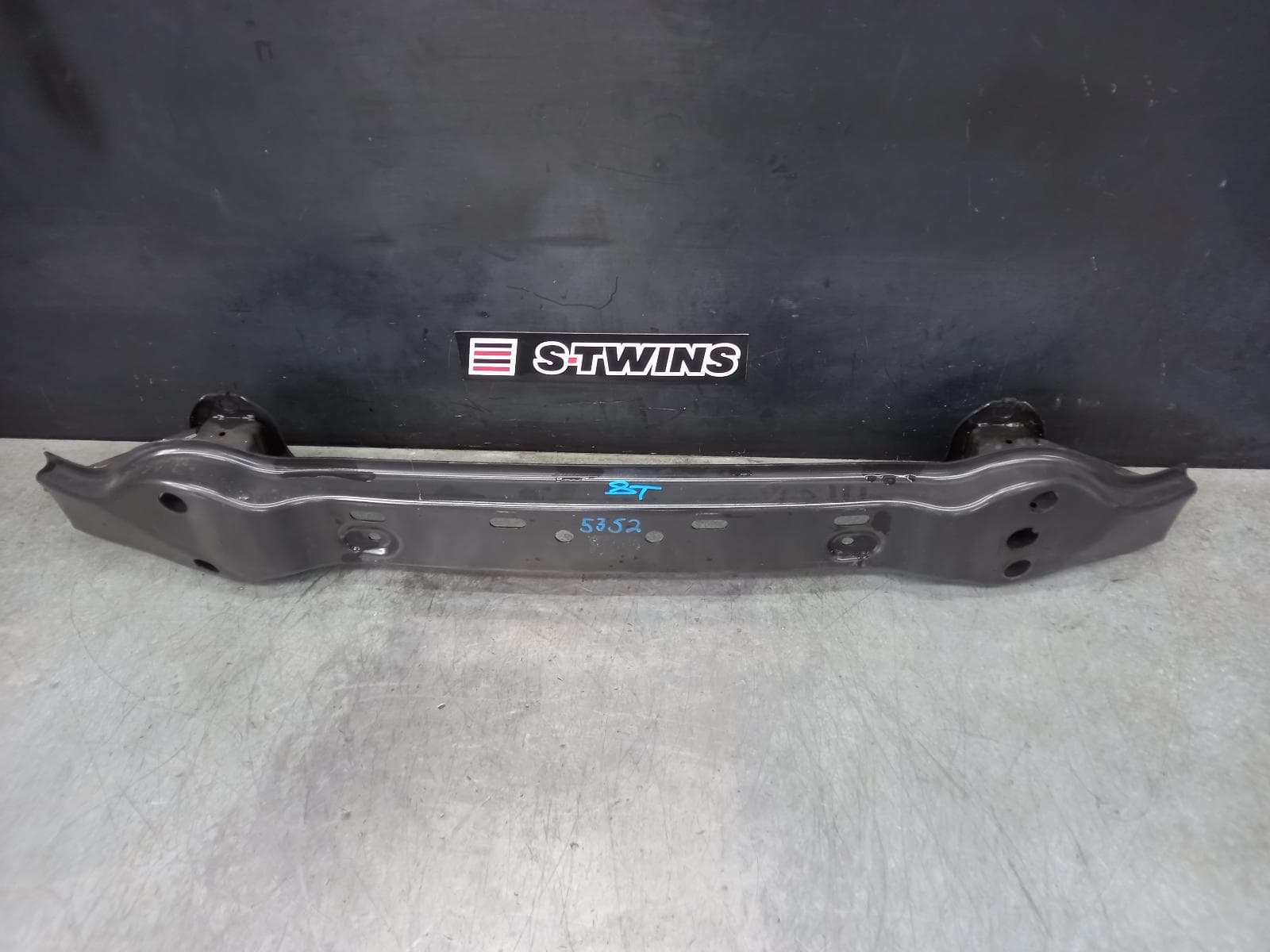 Used auto part listing image: 2014 BMW 6 SERIES R BAR BRACKET REINFO F12/F13/F06, 05/11-12/18 0000352193