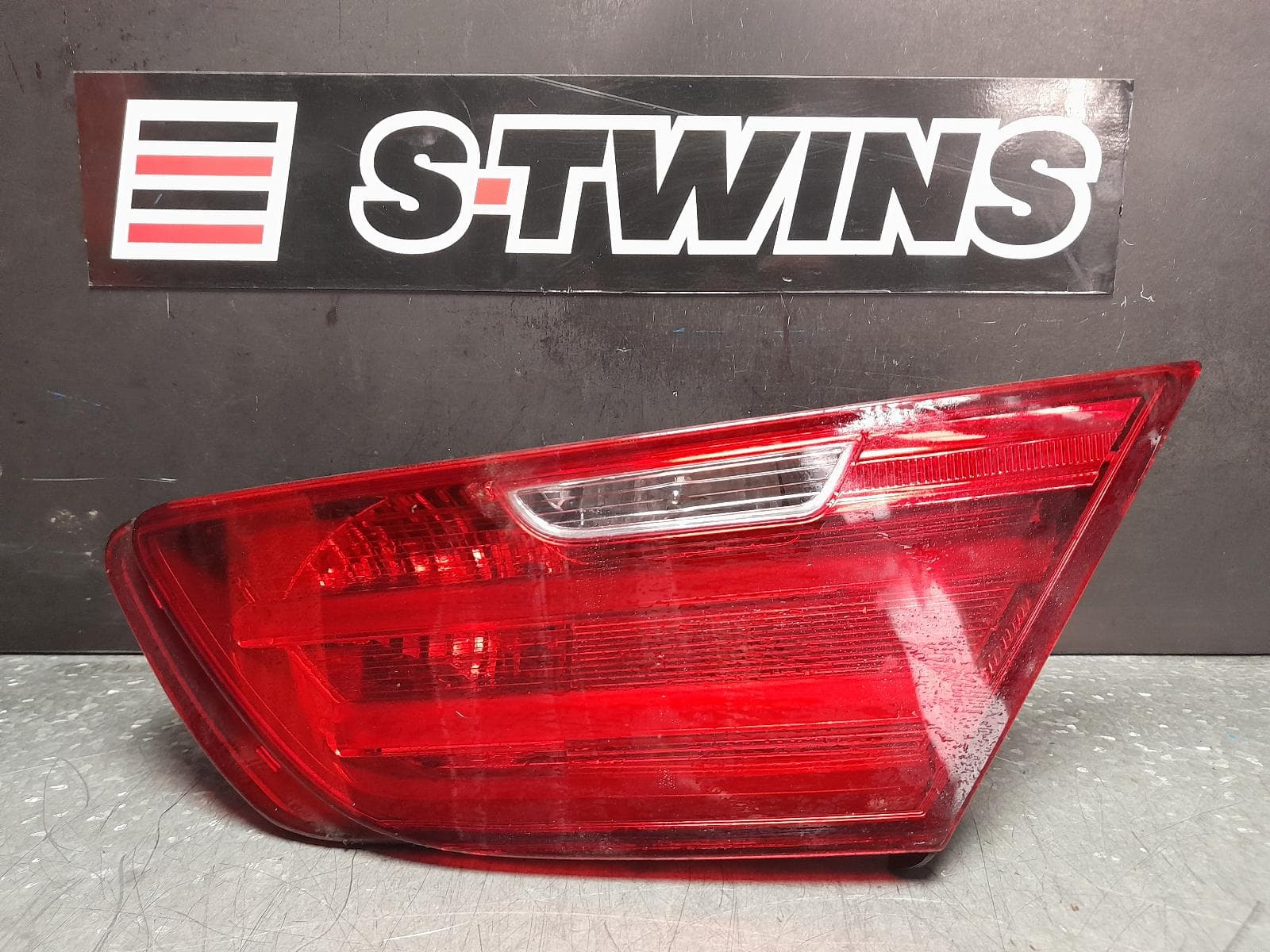 Used auto part listing image: 2014 BMW 6 SERIES REAR GARNISH BOOTLID LAMP (RH SIDE), F12/F13/F06, CABRIO/COUPE, 05/11-08/18 0000352253