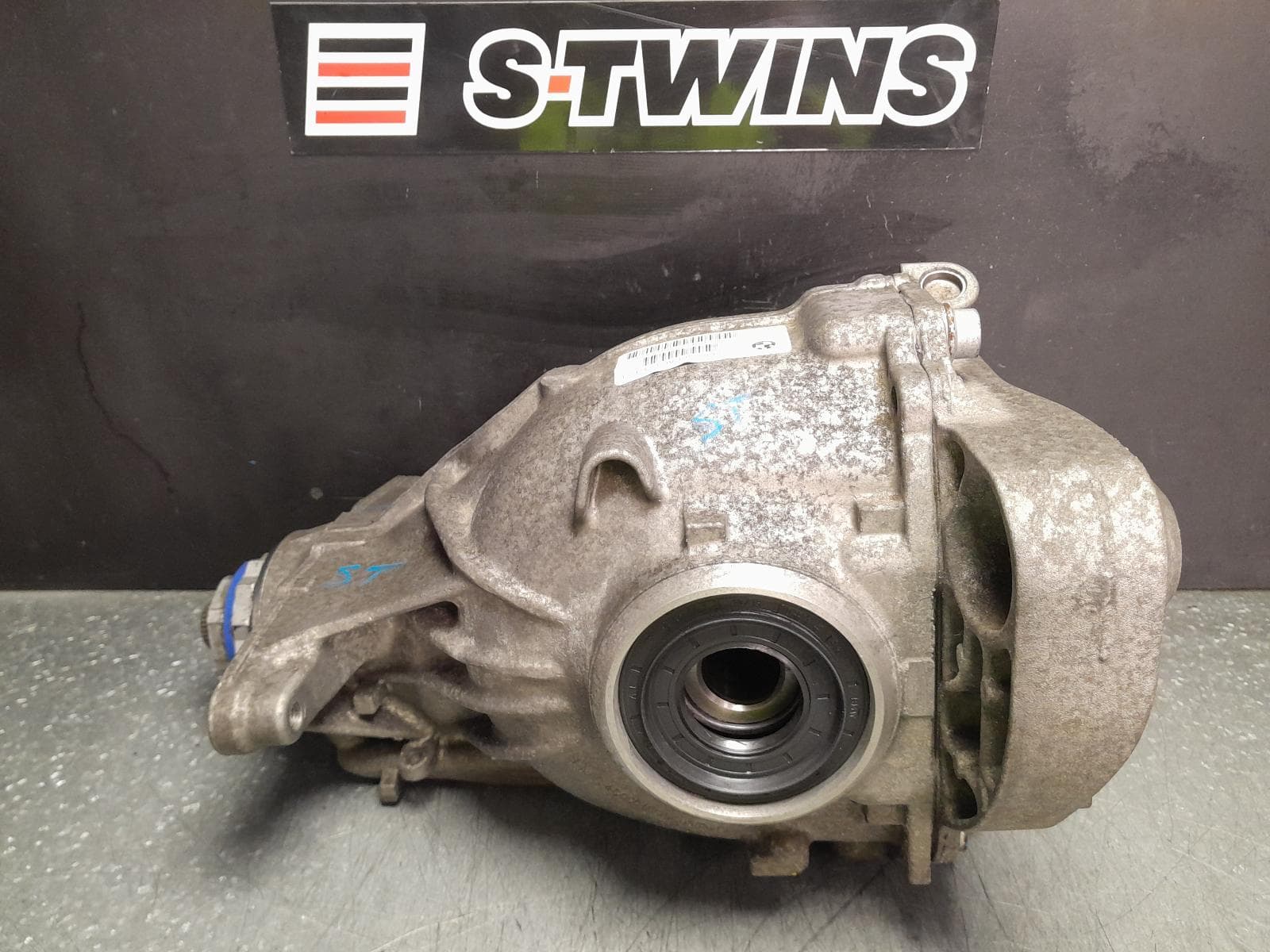 Used auto part listing image: 2014 BMW 6 SERIES DIFFERENTIAL CENTRE F12/F13/F06, 05/11-12/18 0000352256