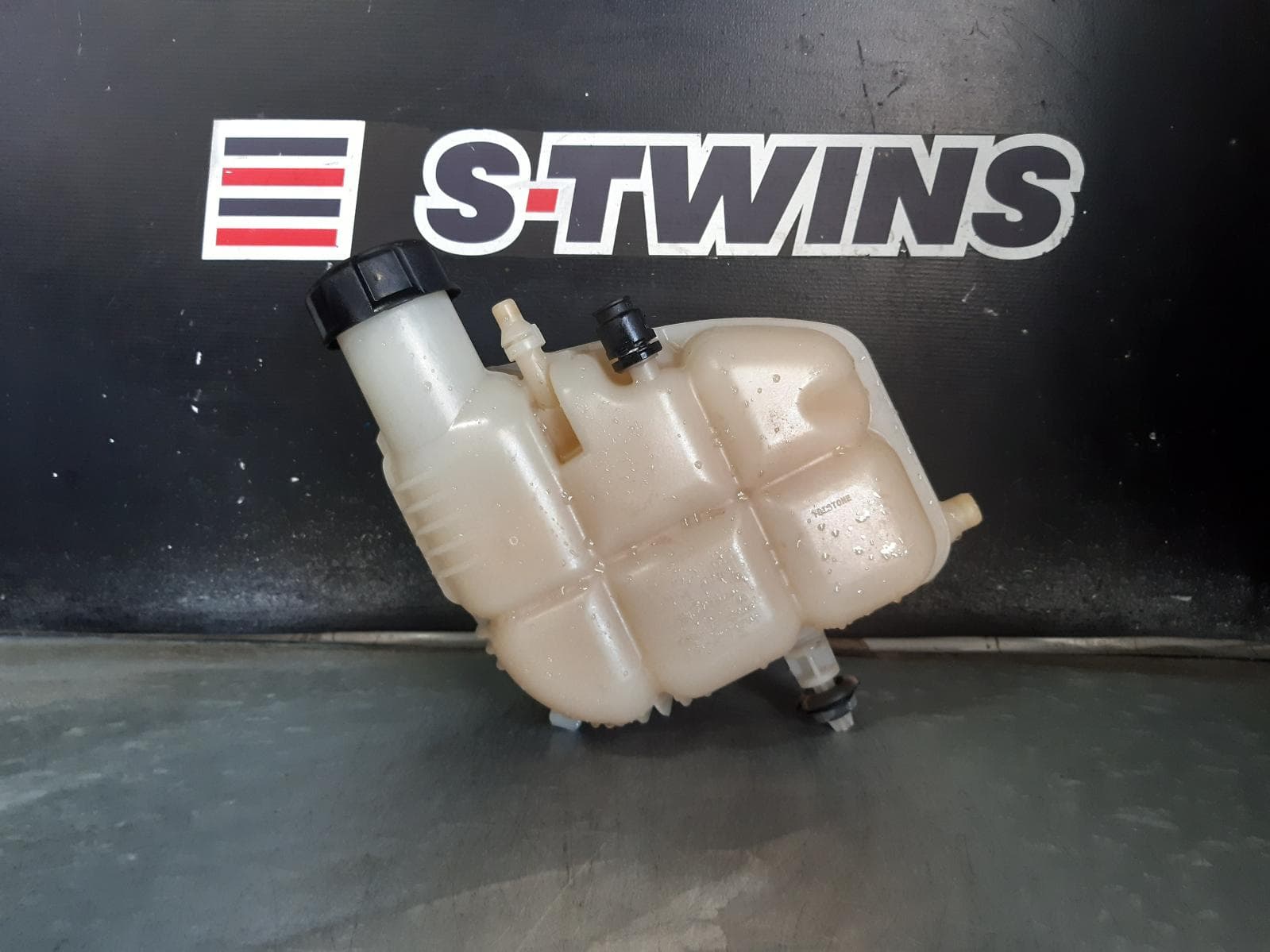 Used auto part listing image: 2019 BMW X1 OVERFLOW BOTTLE F48, PETROL, 1.5/2.0, TURBO, B38C/B48C/B48D, 12/17-06/22 0000229602