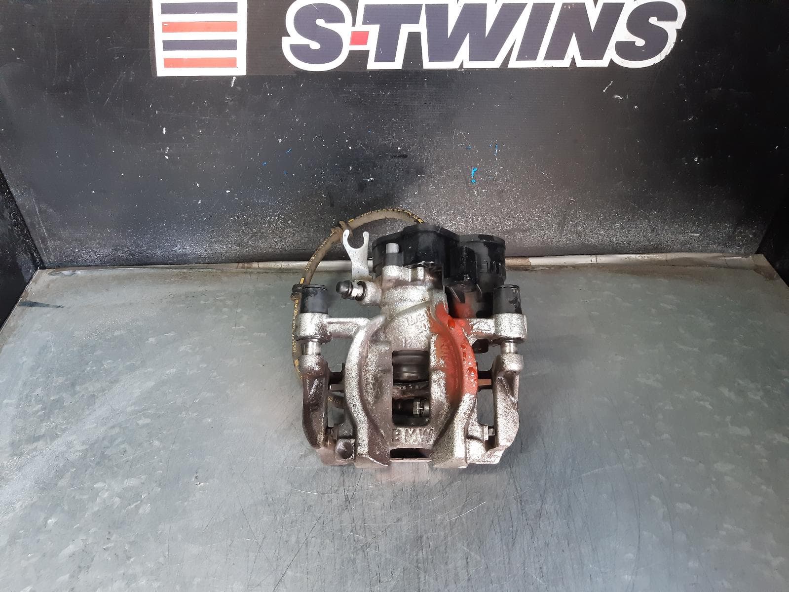Used auto part listing image: 2019 BMW X1 CALIPER LH REAR, STANDARD TYPE, F48, 08/15-06/22 0000229619