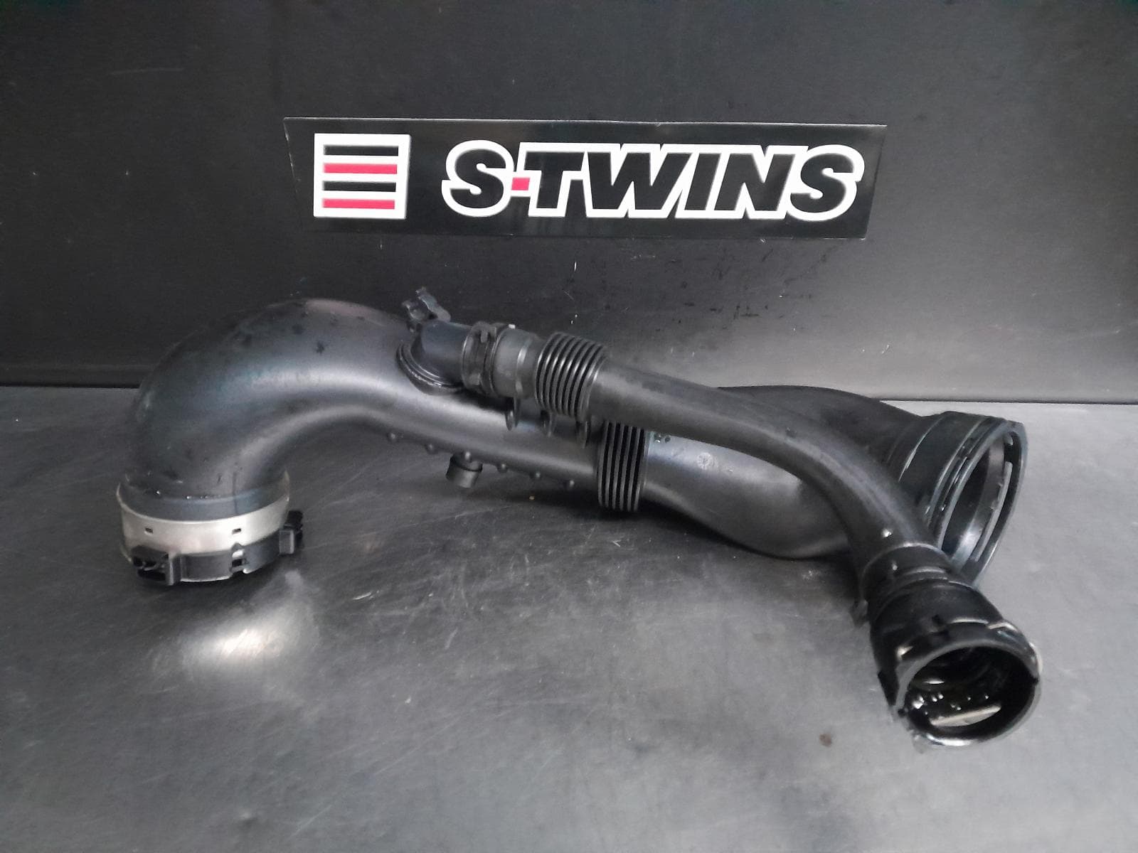 Used auto part listing image: 2020 MERCEDES GLC CLASS AIR CLEANER DUCT HOS X253/C253, 09/15-03/23 0000271703