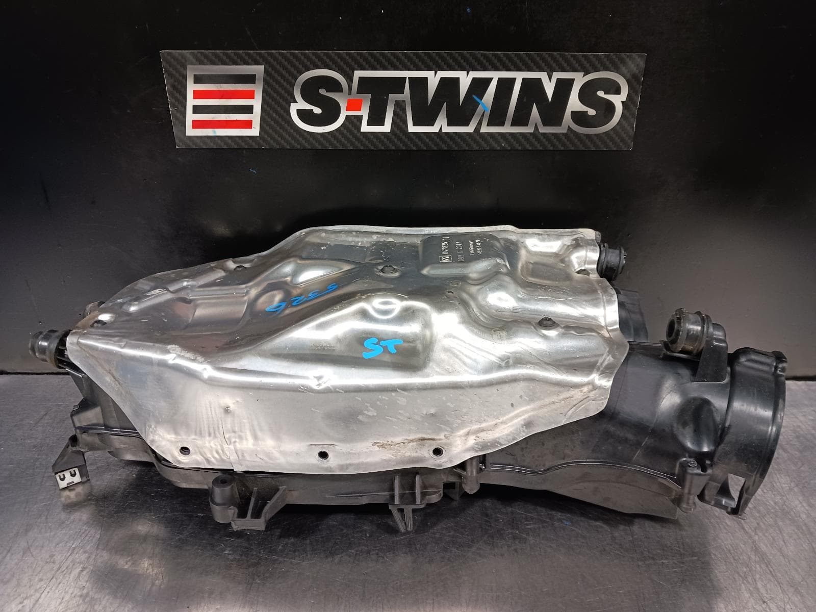 Used auto part listing image: 2017 MERCEDES GLC CLASS AIR CLEANER BOX AIR CLEANER, X253/C253, 2.1, DIESEL, 651.921 CODE, 09/15-07/18 0000235092