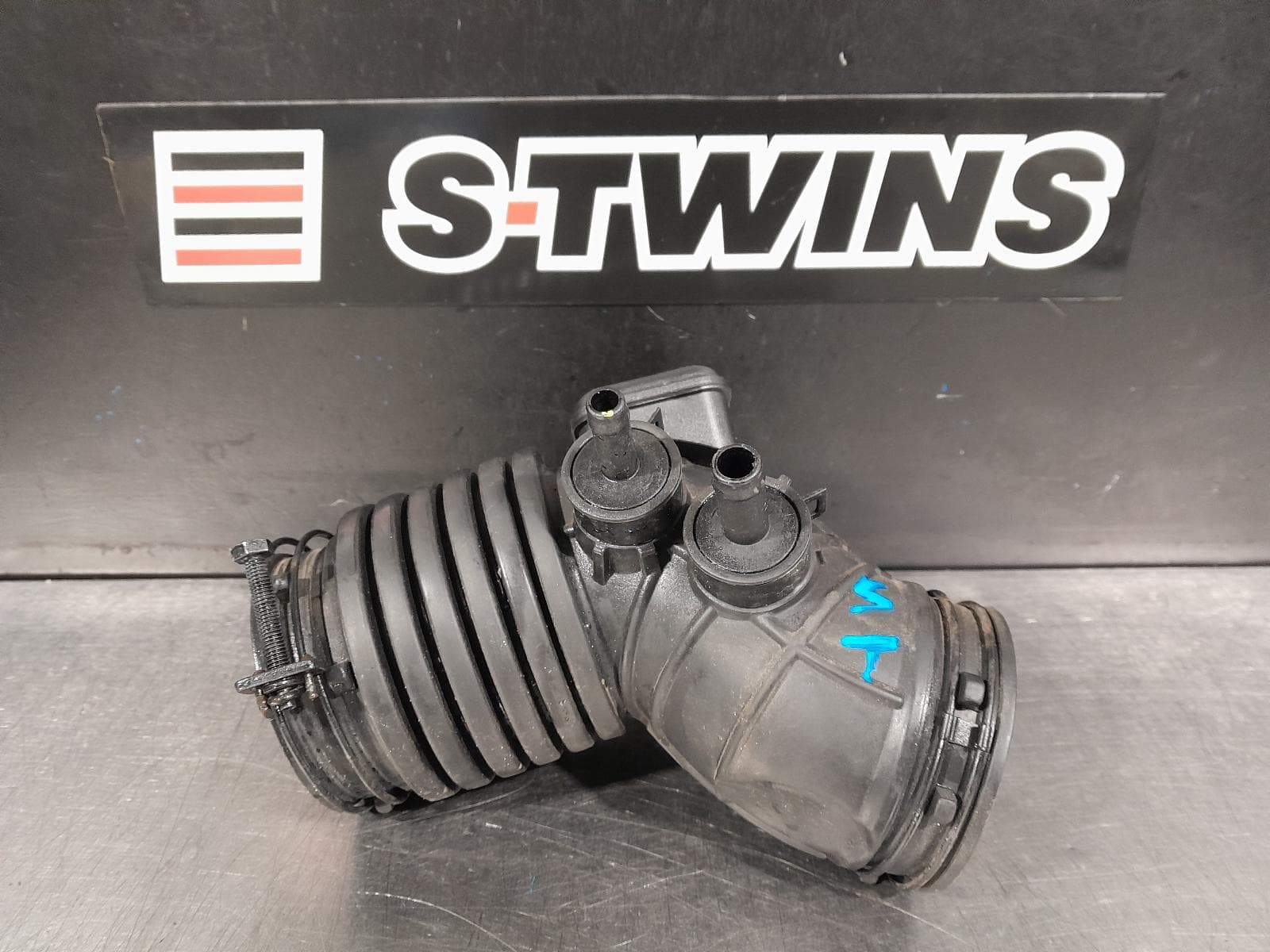 Used auto part listing image: 2020 HYUNDAI VELOSTER AIR CLEANER DUCT HOS JS, 09/19-07/21 0000268644