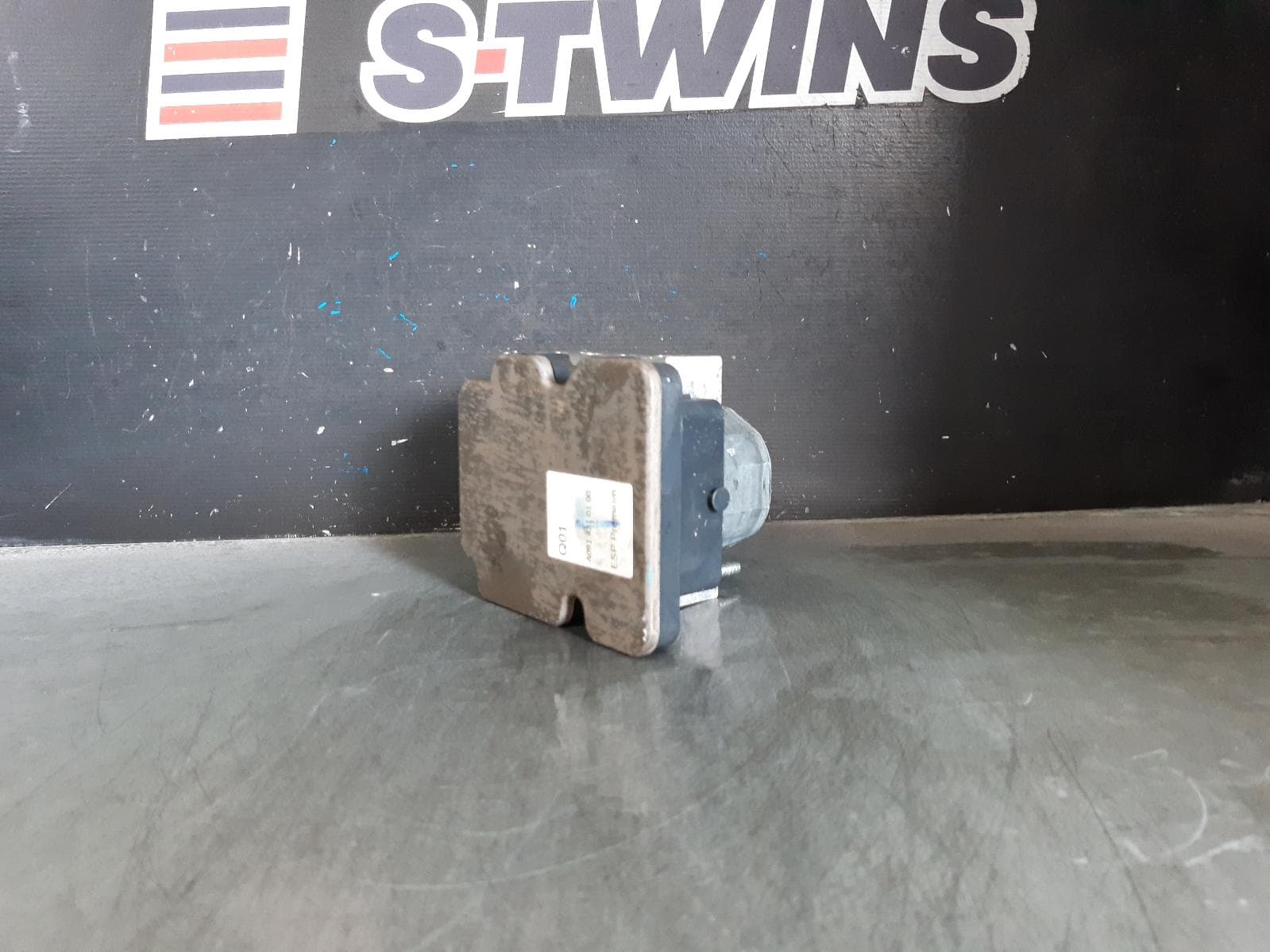 Used auto part listing image: 2016 INFINITI Q30 ABS PUMP MODULATOR H15, 04/16-12/19 0000307909