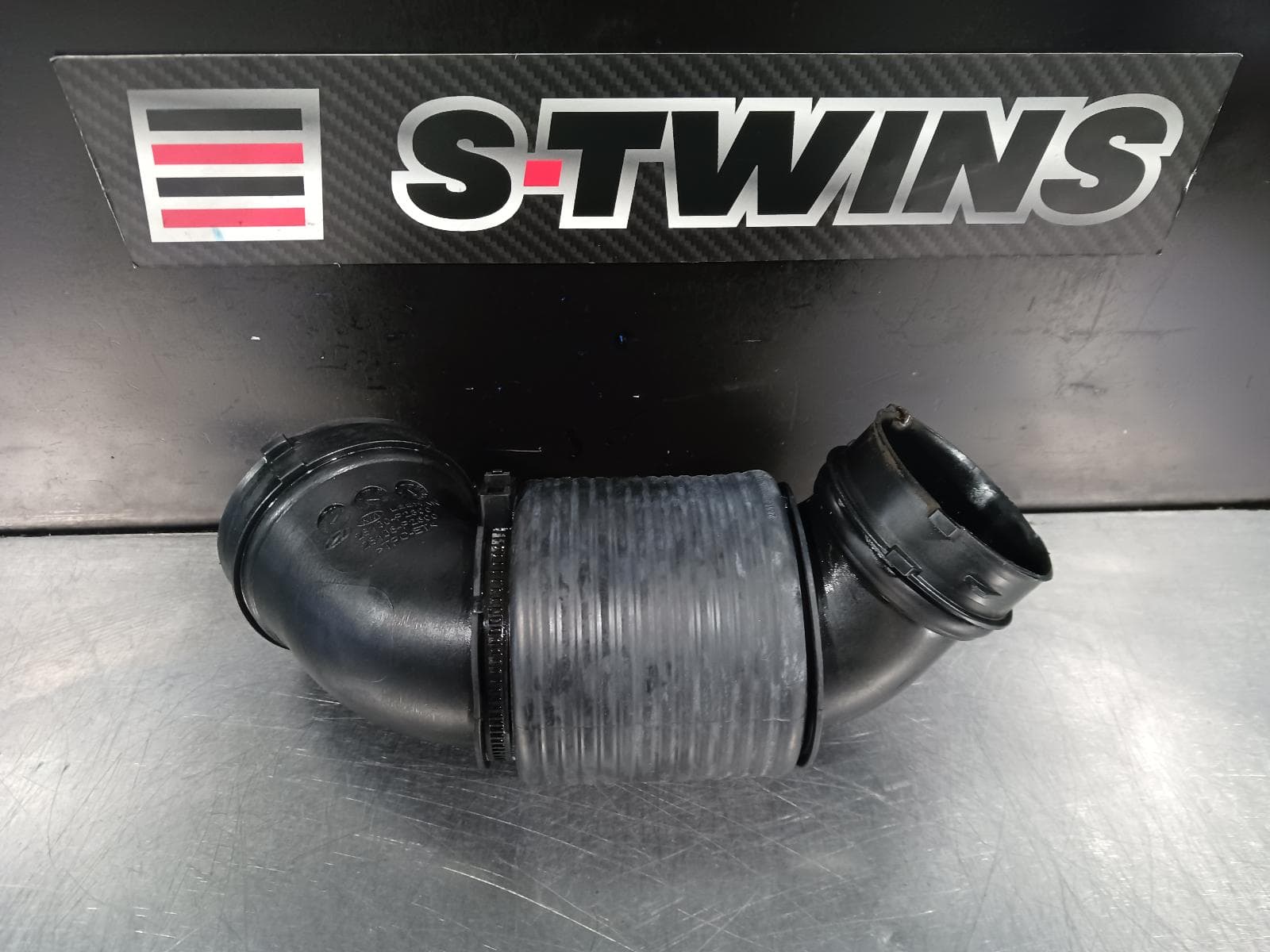 Used auto part listing image: 2021 HYUNDAI SANTA FE AIR CLEANER DUCT HOS TM, 03/18-10/23 0000225115