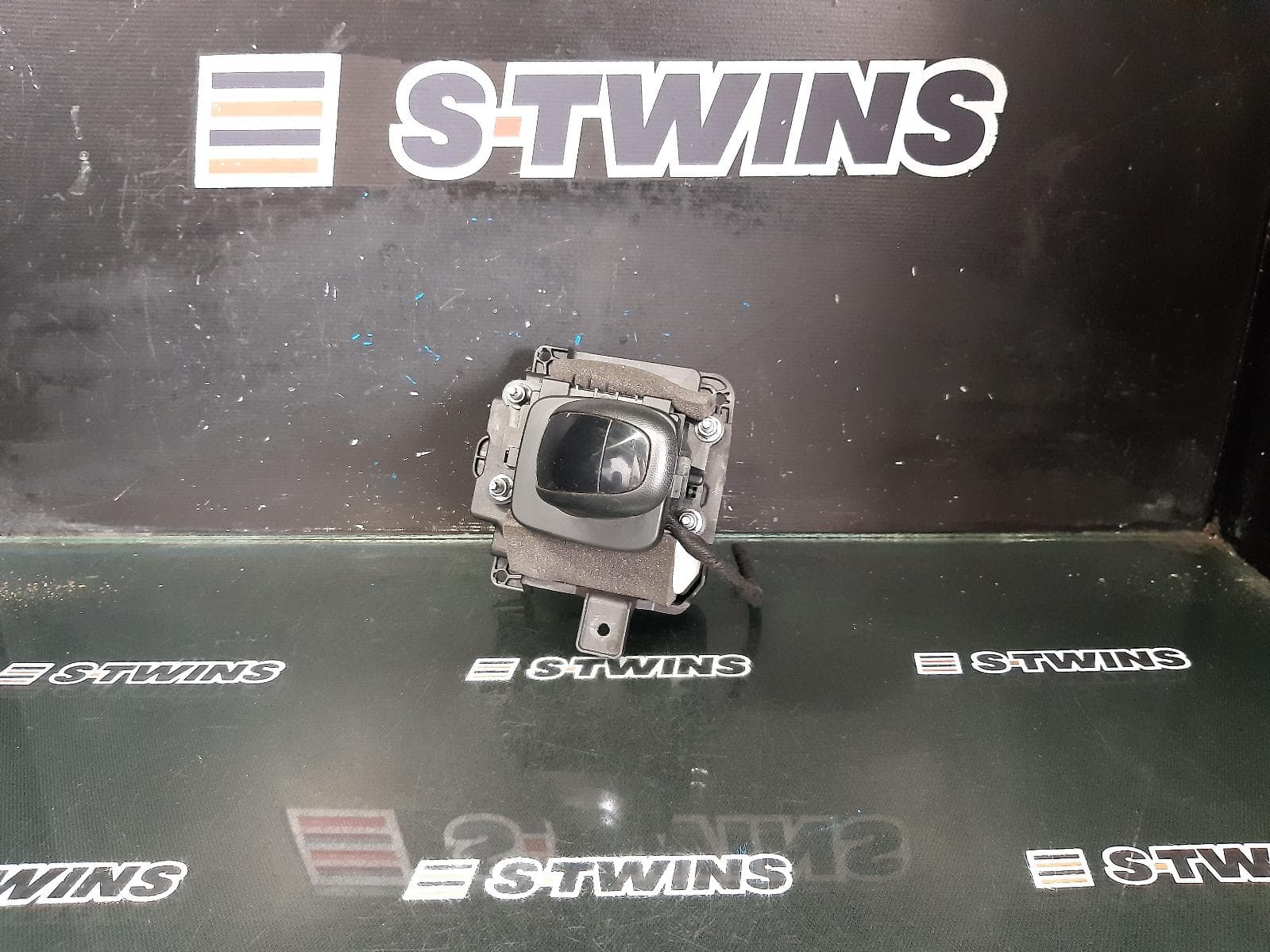 Used auto part listing image: 2019 ALFA ROMEO STELVIO GEAR STICK SHIFTER 949, 01/18- 0000308271