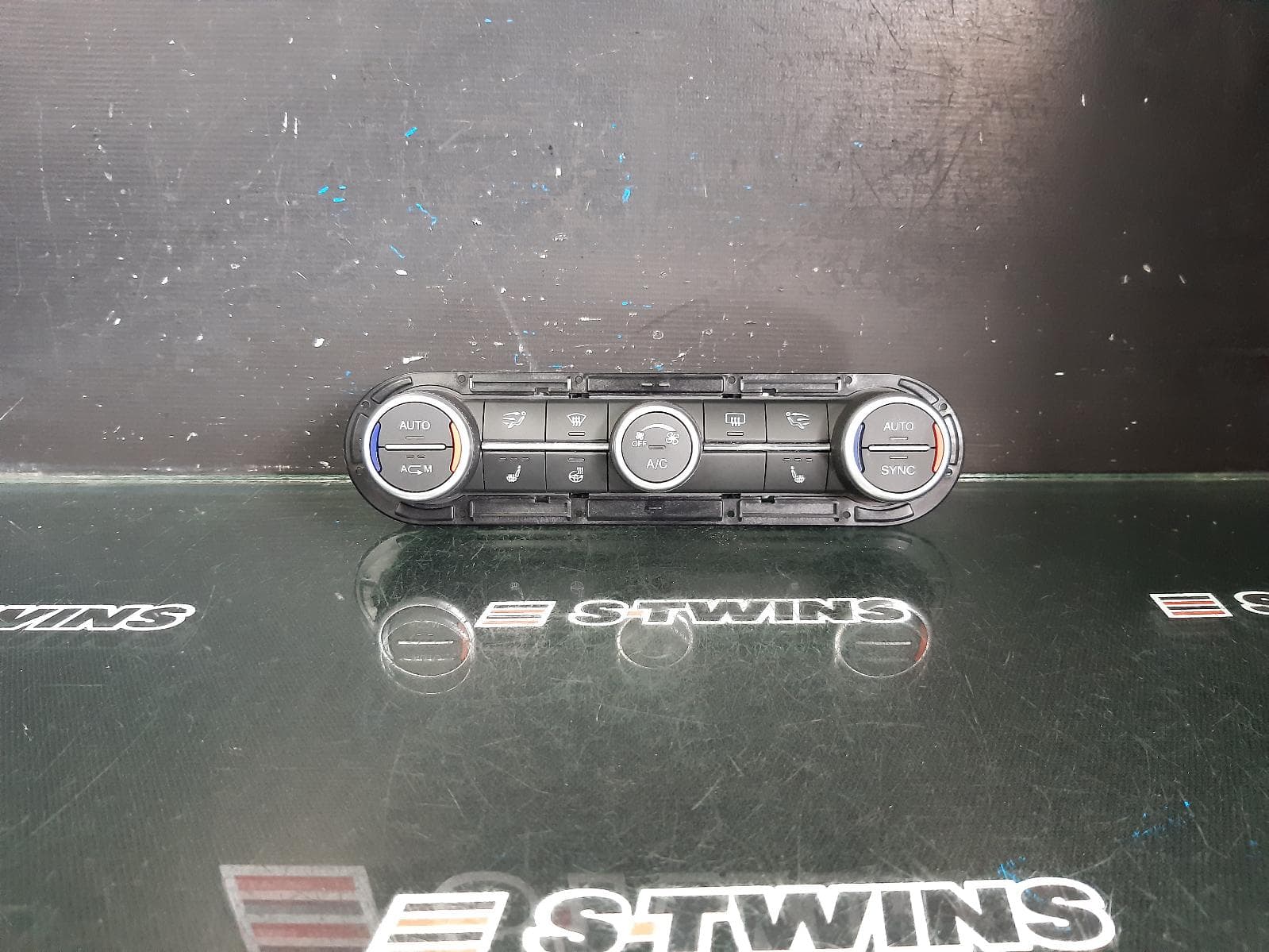 Used auto part listing image: 2019 ALFA ROMEO STELVIO HEATER AC CONTROLS 949, 01/18- 0000308347