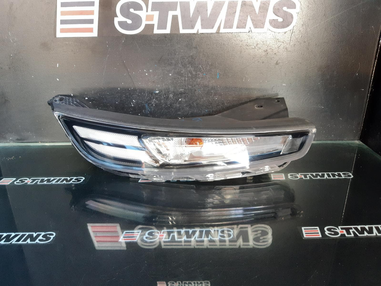 Used auto part listing image: 2019 HYUNDAI VENUE RIGHT INDICATOR FOG SIDE GUARD FLASHER (REPEATER), QX, 06/19- 0000202924