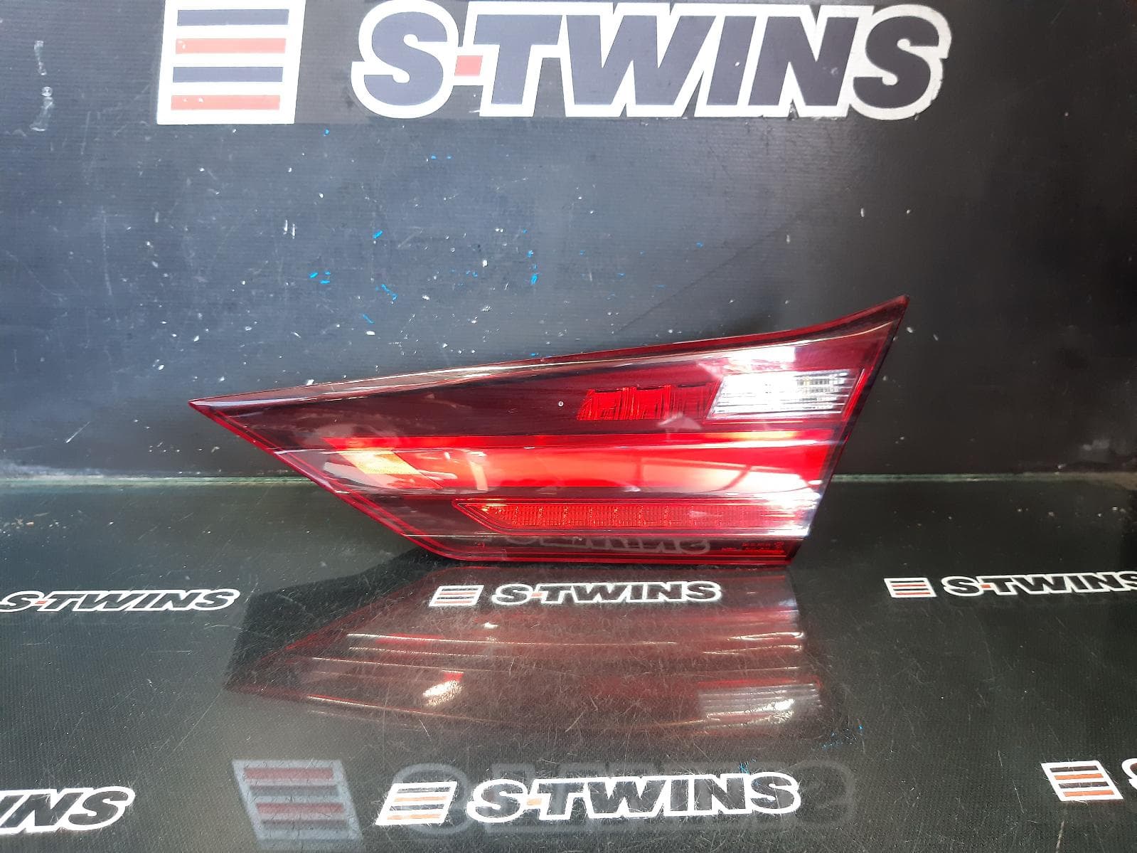 Used auto part listing image: 2020 BMW 1 SERIES REAR GARNISH TAILGATE LAMP (RH SIDE), F40, 05/19- 0000308303
