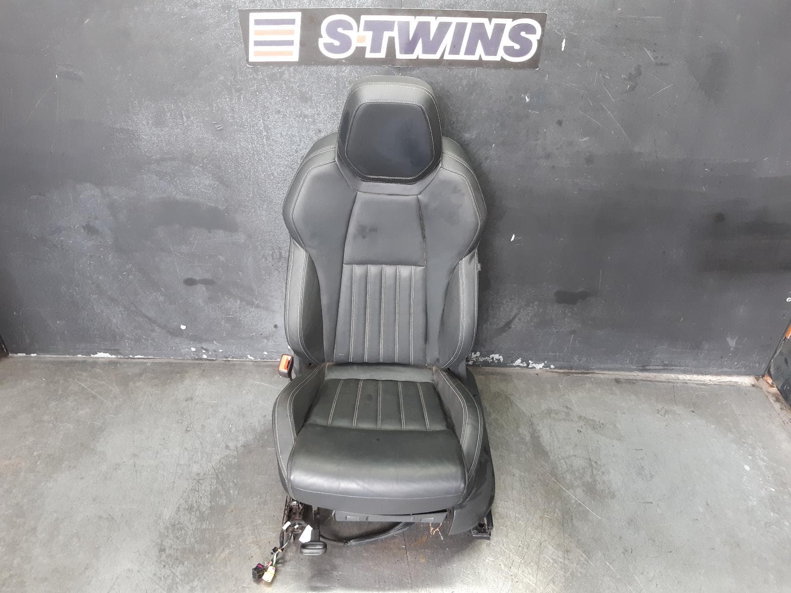 Used auto part listing image: 2020 SKODA KAROQ FRONT SEAT LH FRONT, LEATHER, BLACK, NU, 04/18- 0000303430