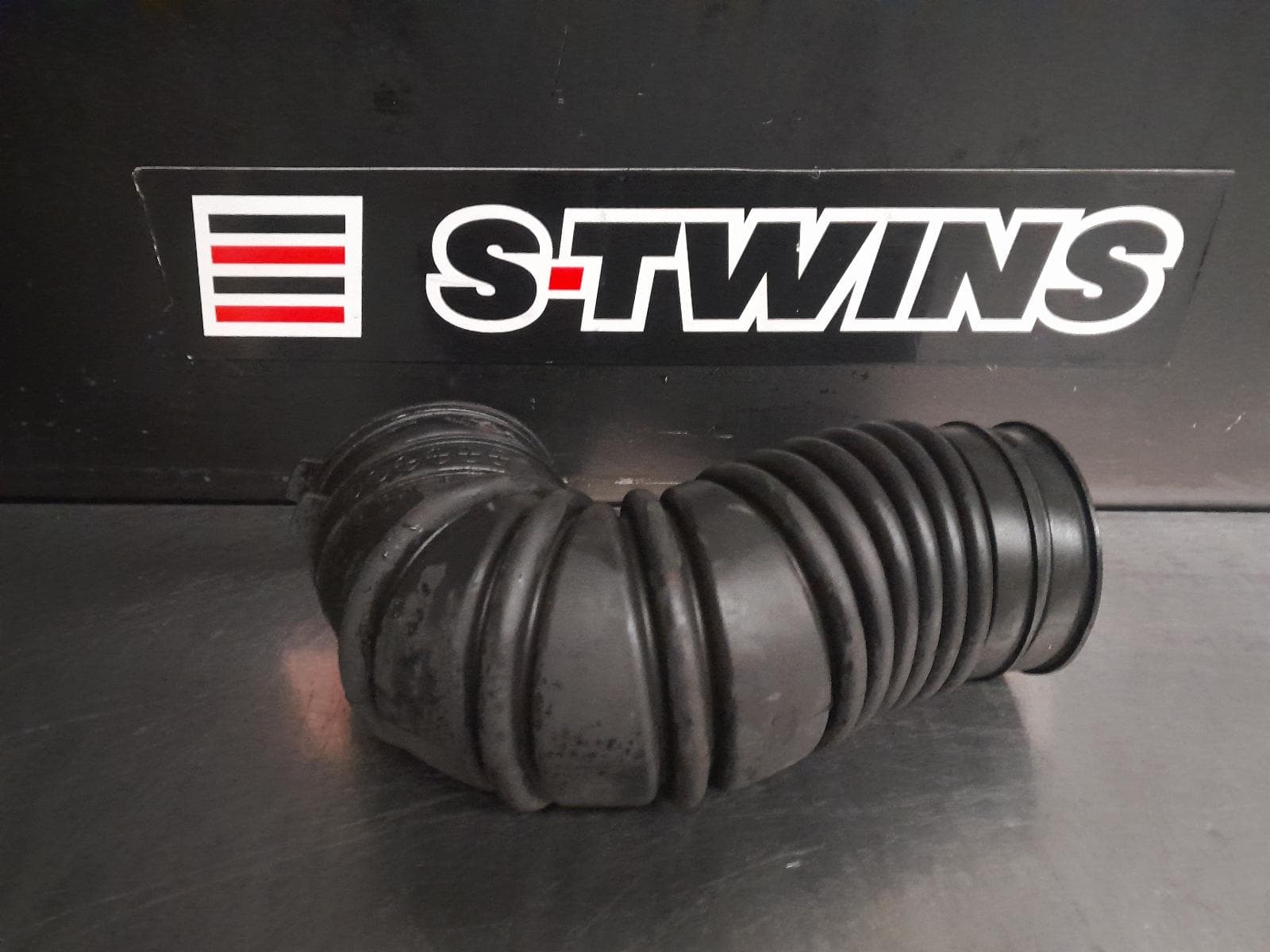 Used auto part listing image: 2015 TOYOTA HILUX AIR CLEANER DUCT HOS AIRBOX TO TURBO, 2.4/2.8, DIESEL, 2GD-FTV/1GD-FTV, 09/15- 0000276518