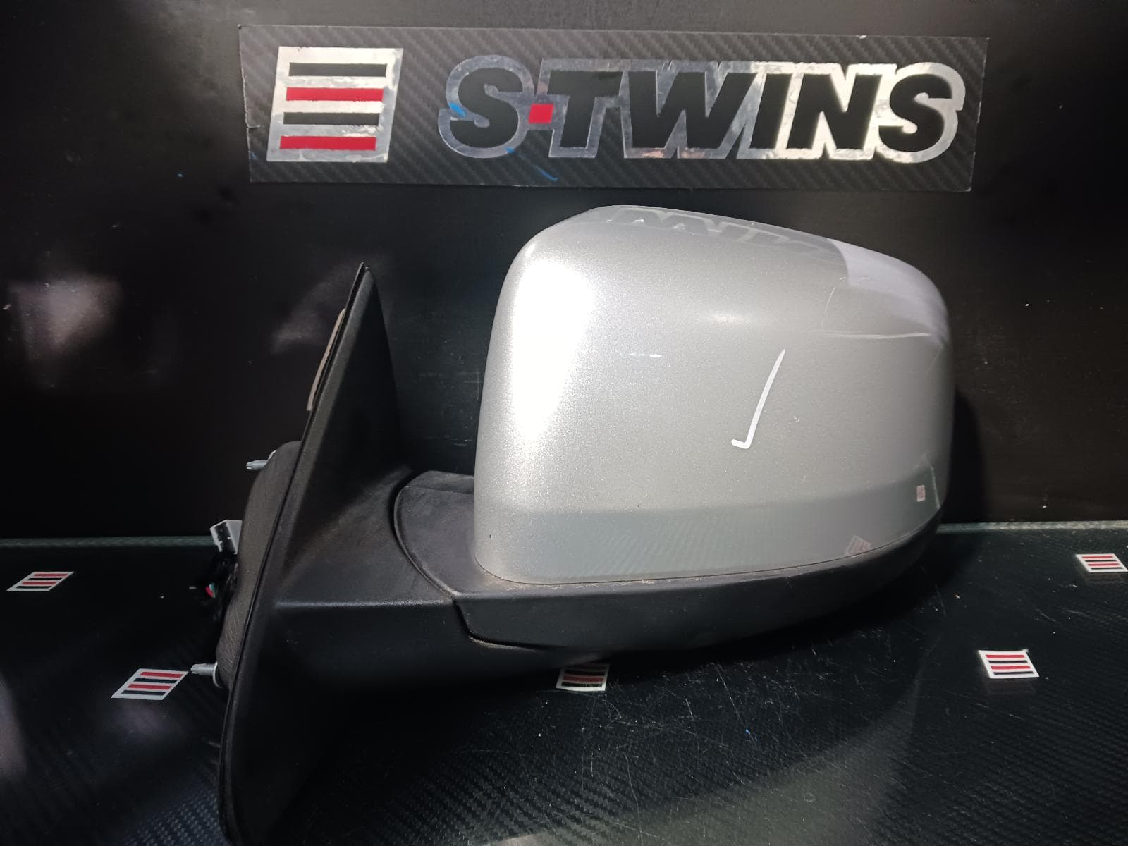 Used auto part listing image: 2011 JEEP GRANDCHEROKEE LEFT DOOR MIRROR W/ MEMORY, AUTO DIM, NON BLIND SPOT, COLOUR CODED, WK, 10/10-03/13 0000211799