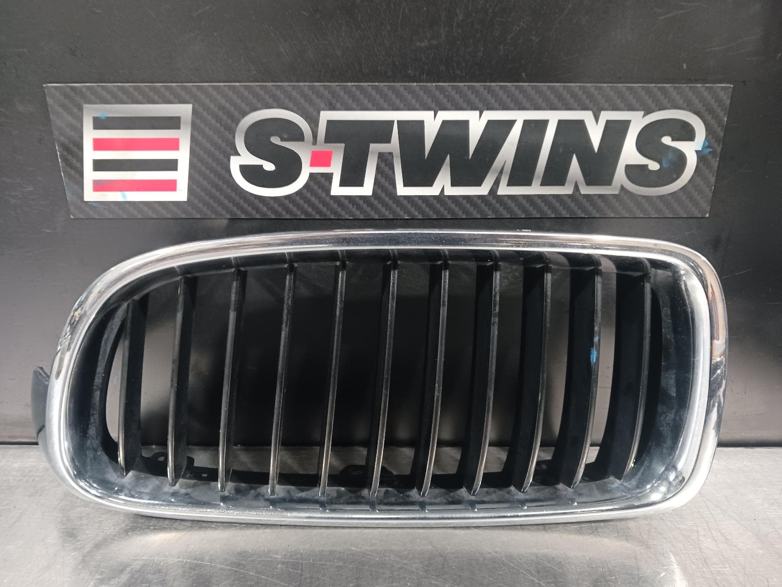 Used auto part listing image: 2013 BMW 3 SERIES GRILLE RADIATOR GRILLE (RH SIDE), F30, SEDAN, CHROME, 11/11-02/19 0000210259