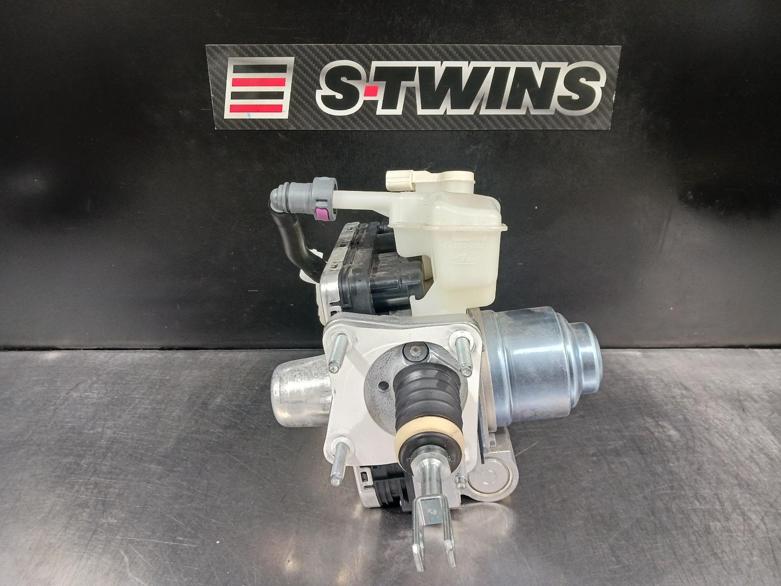 Used auto part listing image: 2022 FORD ESCAPE ABS PUMP MODULATOR ZH, P/N LX6C2D335CN, 06/20- 0000224414