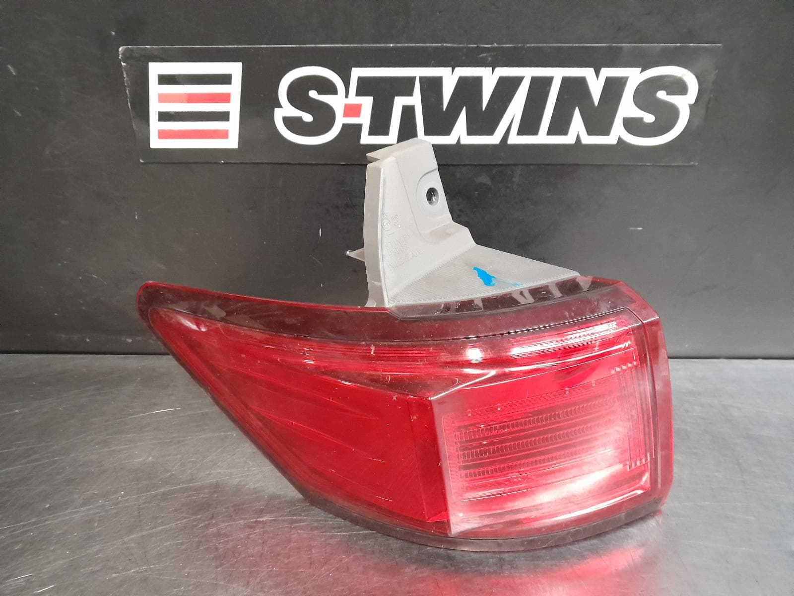 Used auto part listing image: 2017 NISSAN ELGRAND LEFT TAILLIGHT E52, UPPER, CLEAR/RED, 01/14- (IMPORT) 0000289596