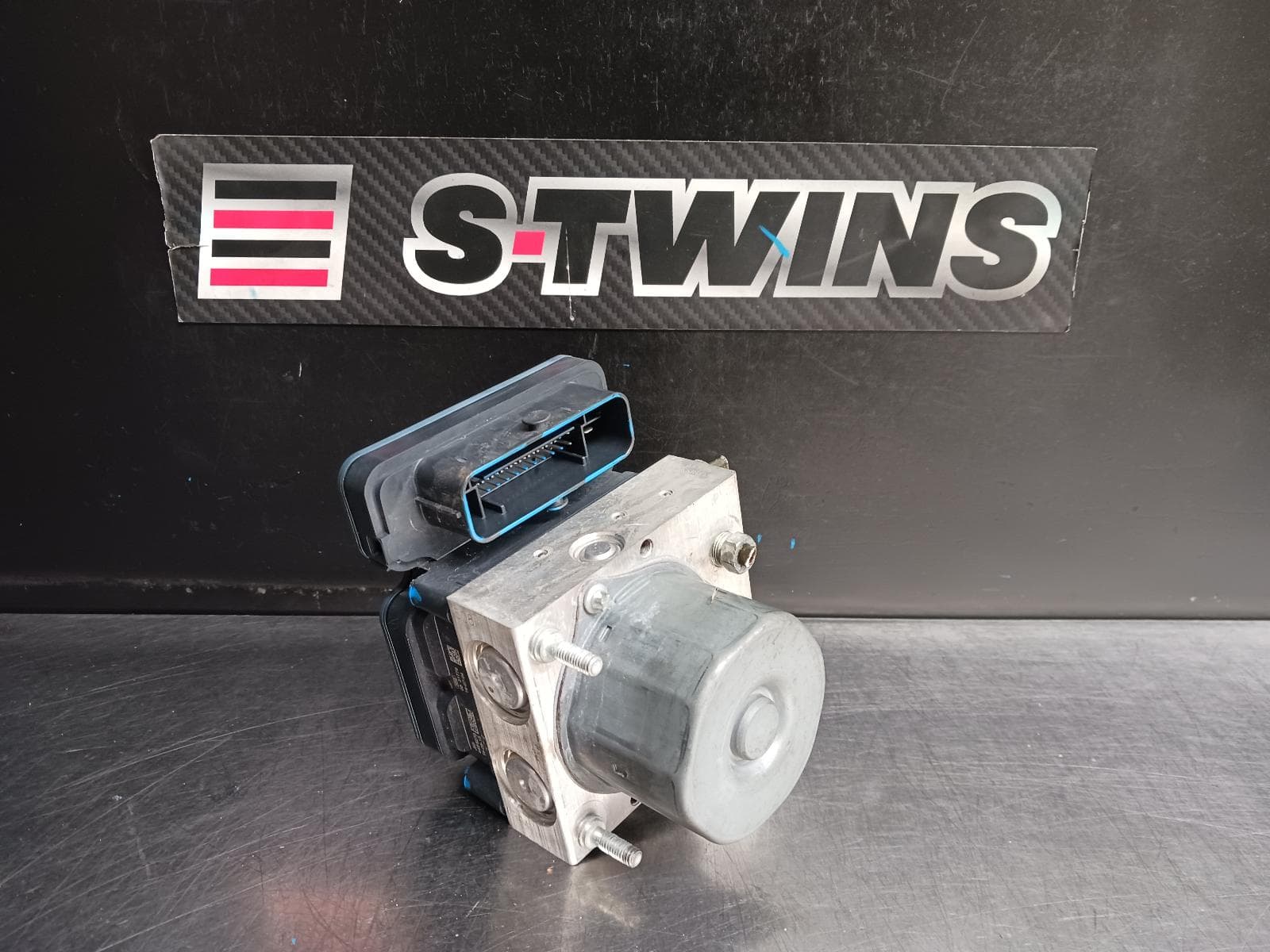Used auto part listing image: 2014 TOYOTA AURION ABS PUMP MODULATOR GSV50R, P/N 4405006200, 02/12-08/17 0000248716