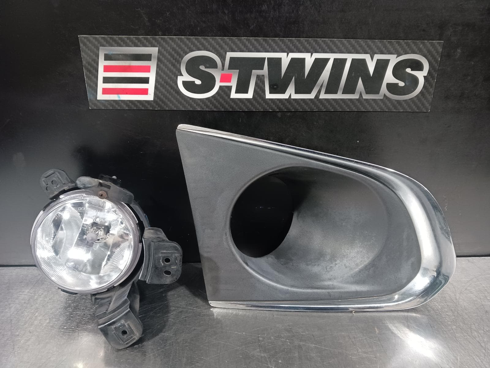 Used auto part listing image: 2016 HOLDEN TRAX RIGHT INDICATOR FOG SIDE BUMPER FOGLAMP CHROME SURROUND, TJ SERIES, 10/16-12/20 0000216866