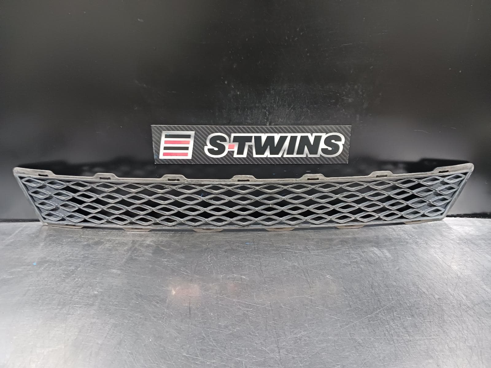 Used auto part listing image: 2012 KIA OPTIMA GRILLE BUMPER GRILLE (CENTRE), TF, 01/11-09/13 0000217334