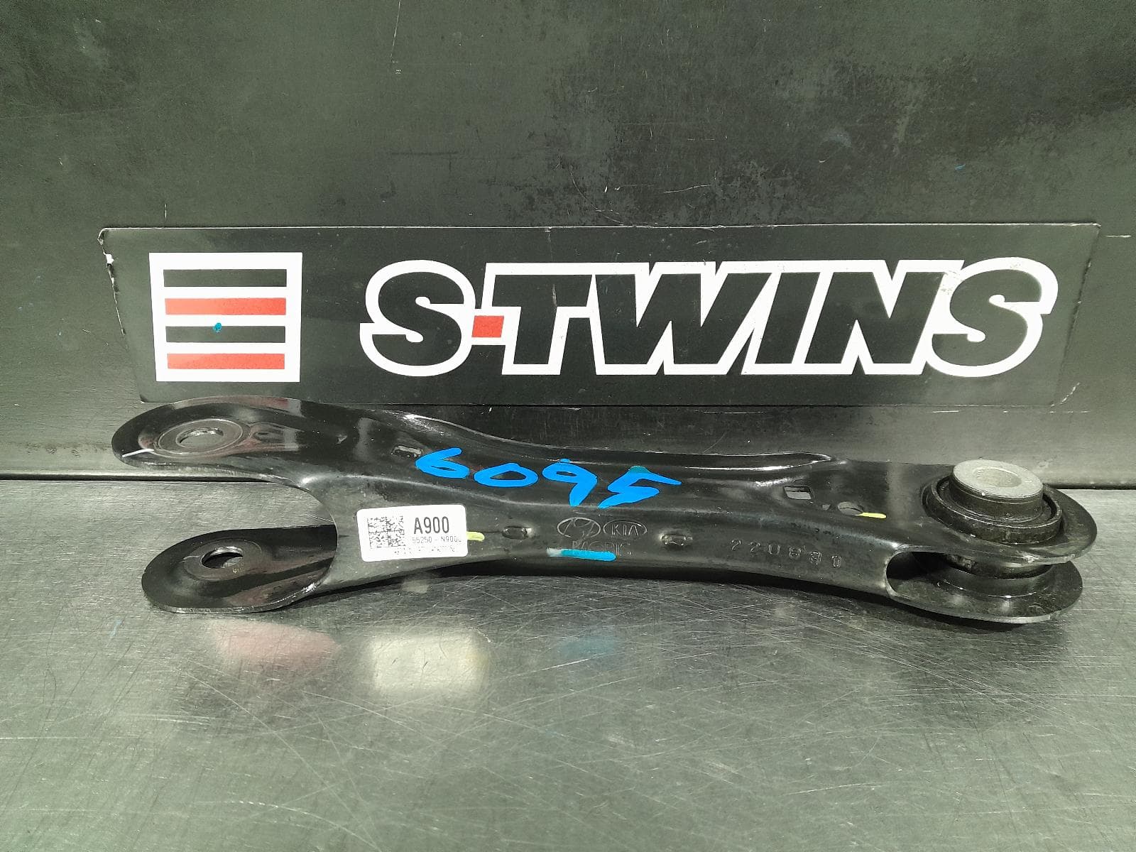 Used auto part listing image: 2022 HYUNDAI TUCSON LEFT REAR TRAILING ARM LOWER CONTROL ARM-FRONT, NX4, 02/21- 0000292572