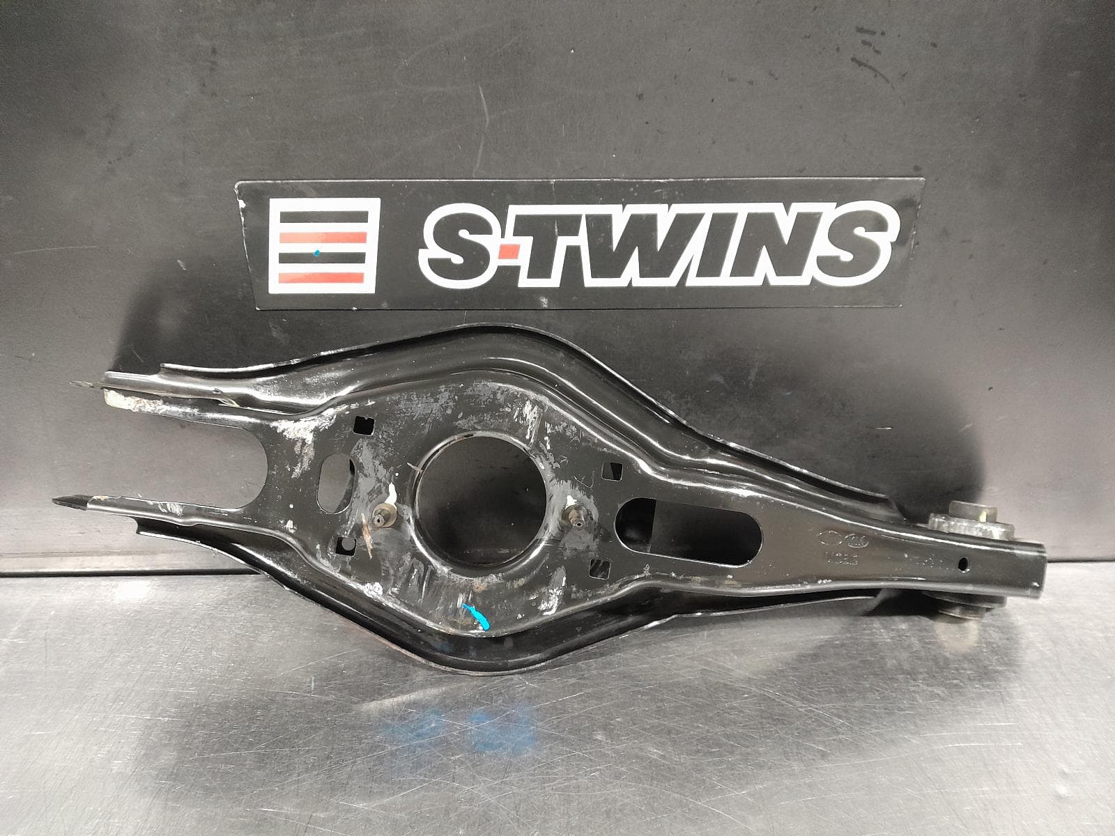 Used auto part listing image: 2022 HYUNDAI TUCSON LEFT REAR TRAILING ARM LOWER CONTROL ARM-REAR, NX4, 02/21- 0000292573